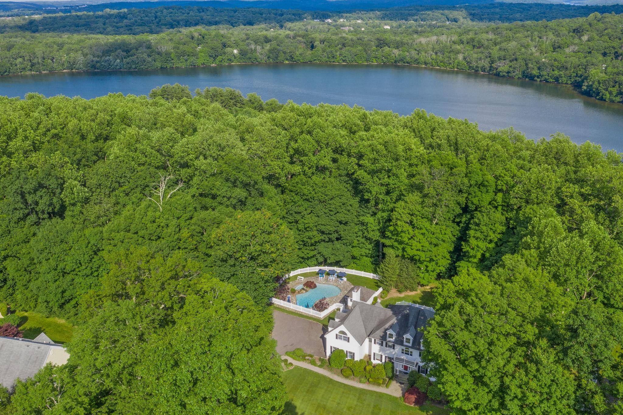 Amawalk, NY 10501,44 Watergate DR