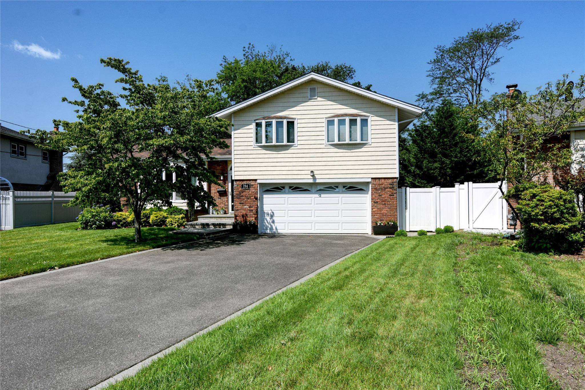 North Bellmore, NY 11710,784 Sacco PL