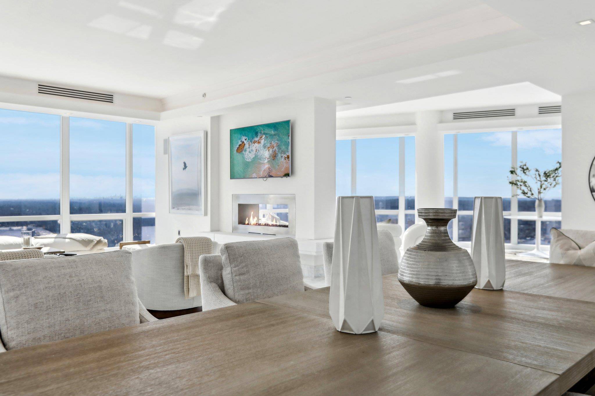 White Plains, NY 10601,5 Renaissance SQ #PH41G