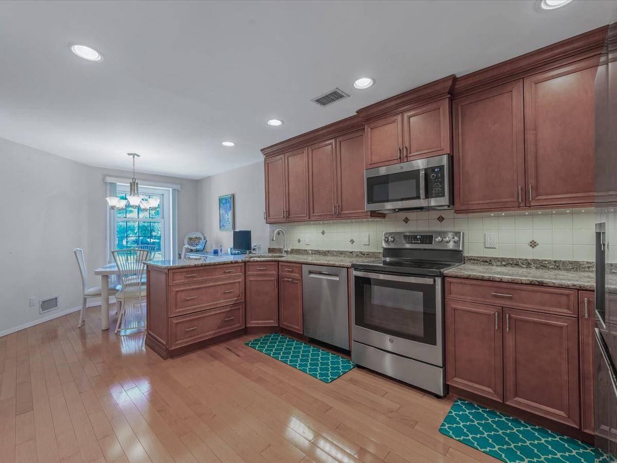 Kings Park, NY 11754,55 Lakebridge DR