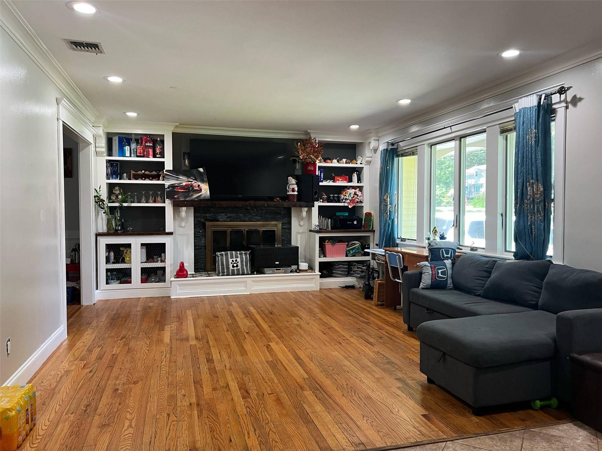 Ronkonkoma, NY 11779,190 Springdale DR