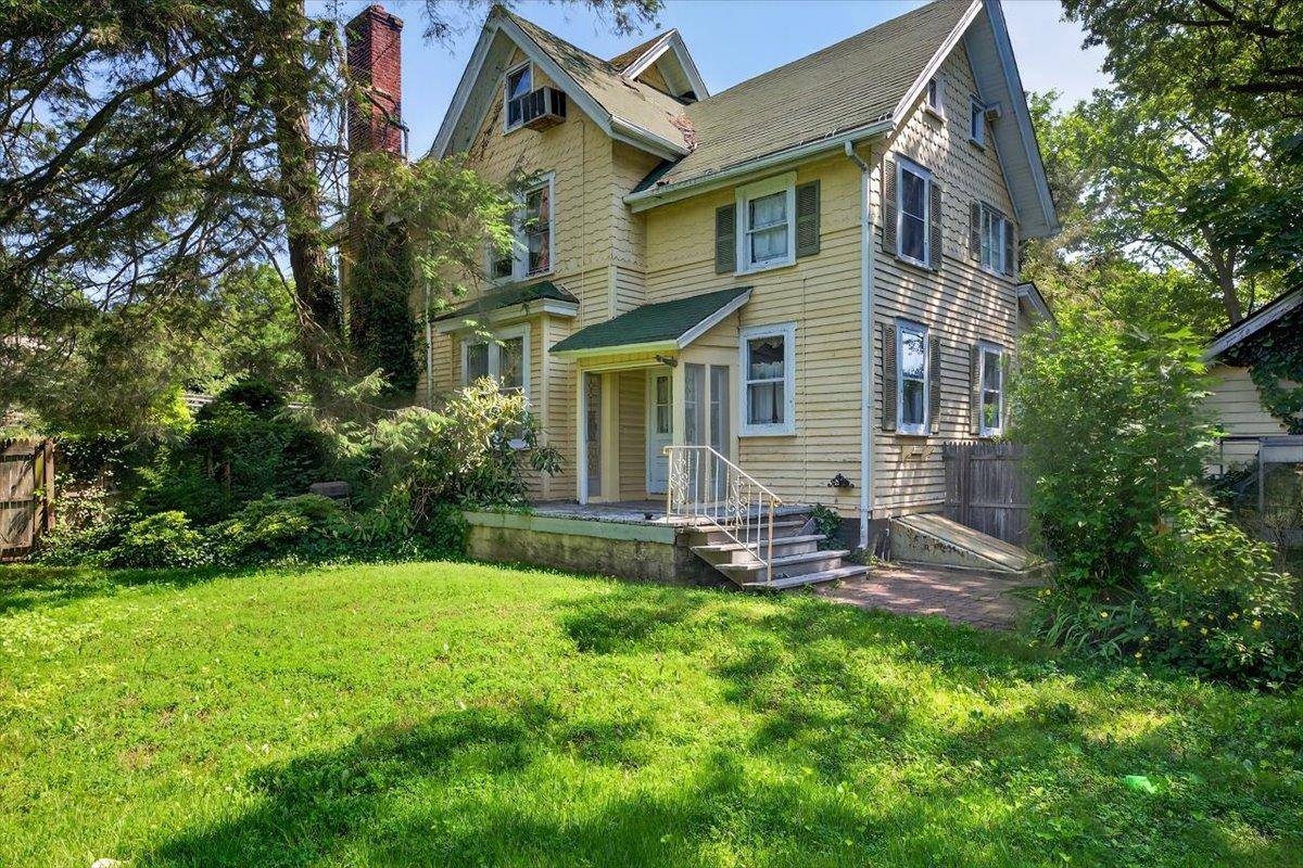 Roslyn Heights, NY 11577,134 Warner AVE