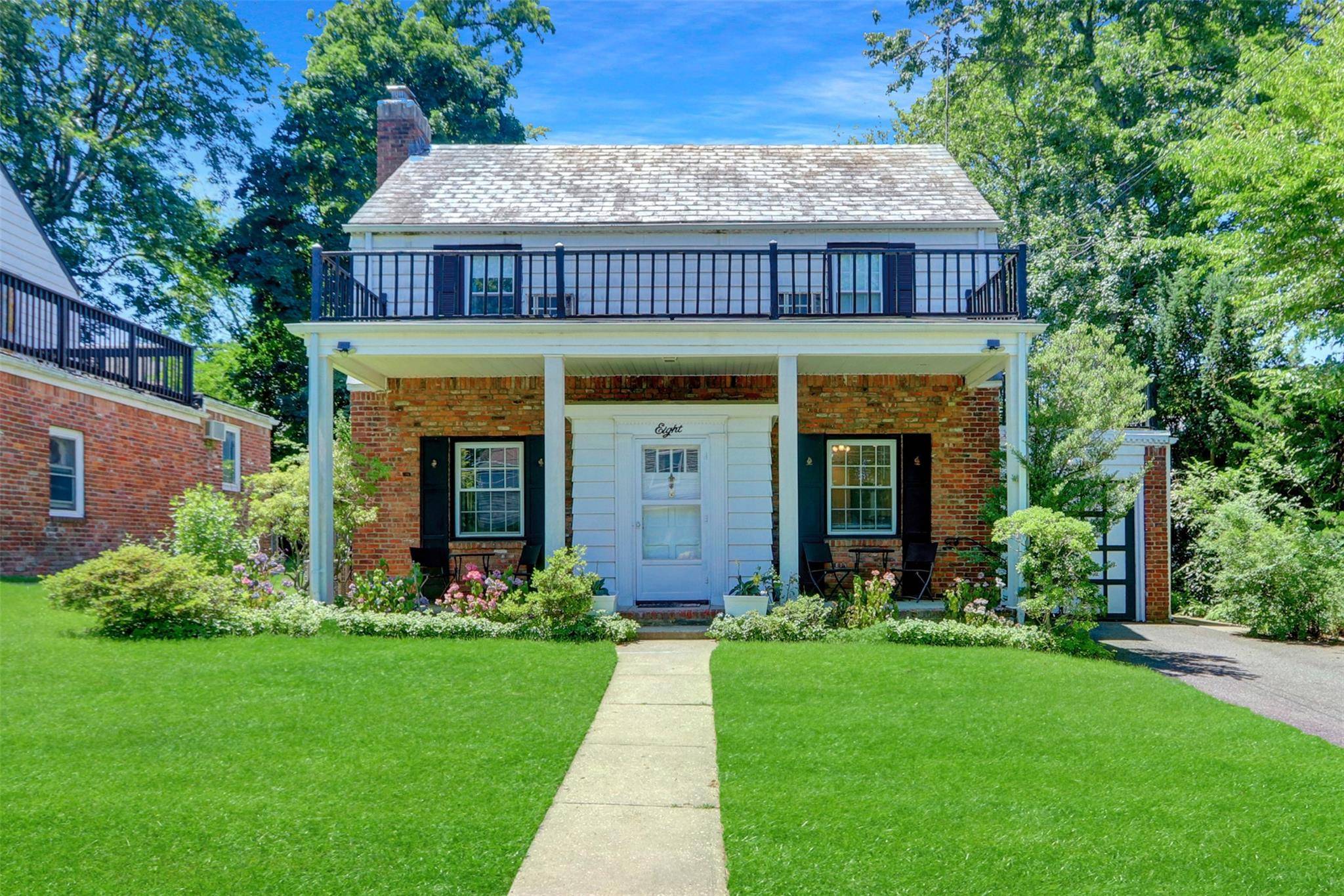 Great Neck, NY 11023,8 Plymouth RD