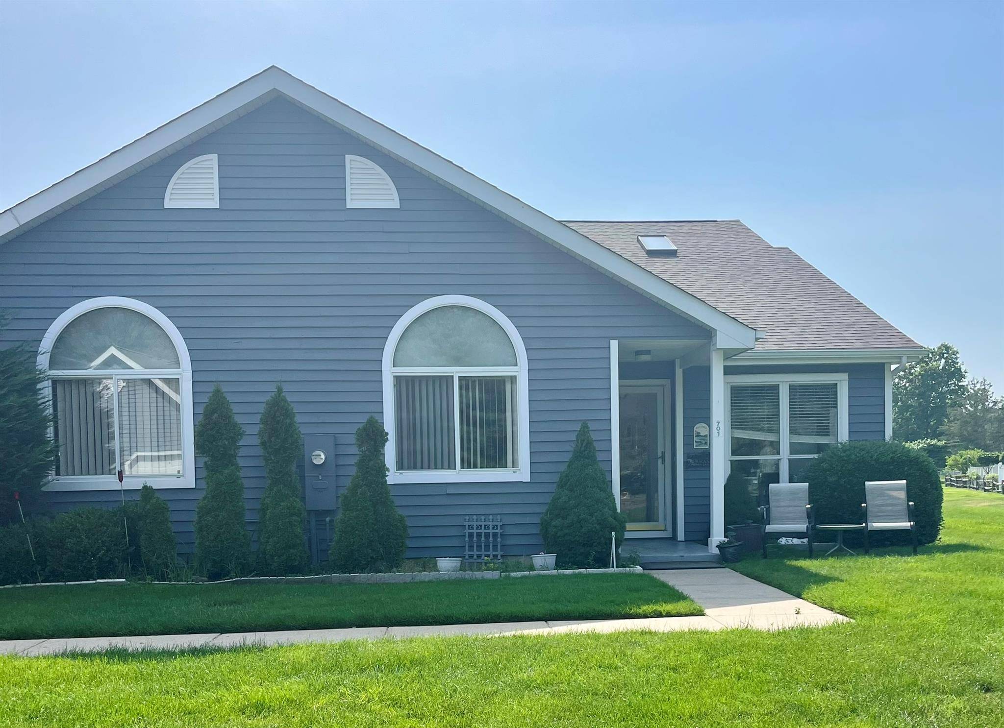 Middle Island, NY 11953,701 Spring Lake
