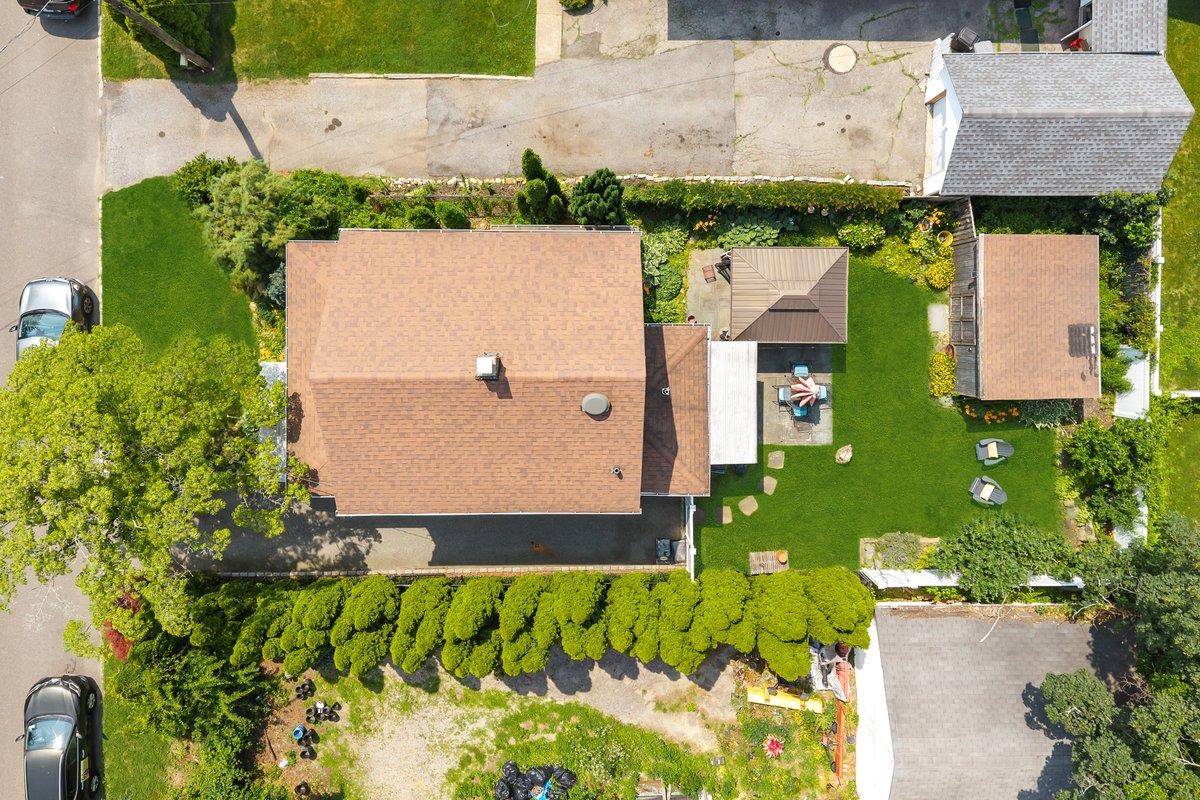 Roslyn Heights, NY 11577,19 Russell ST