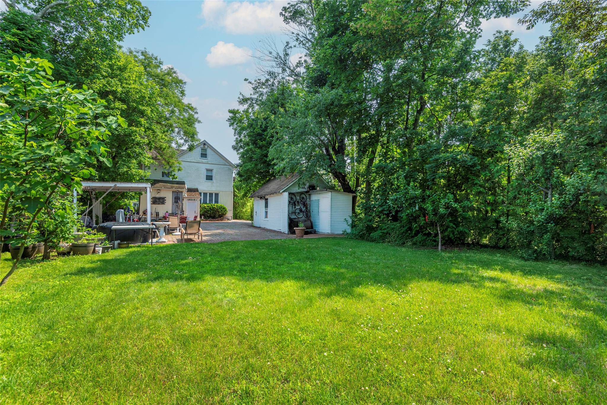 Great Neck, NY 11024,17 Hicks LN
