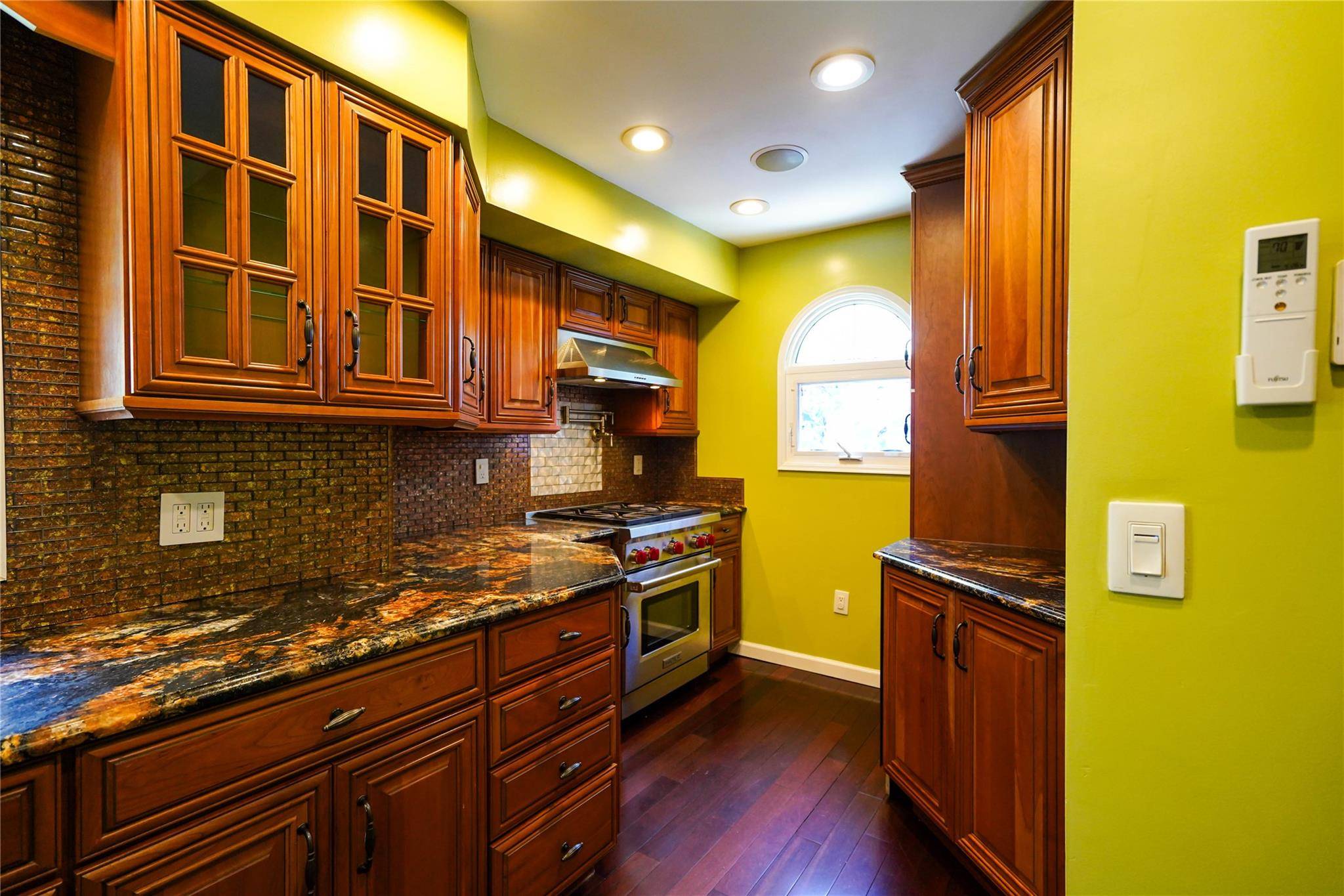 Oceanside, NY 11572,342 Mildred ST
