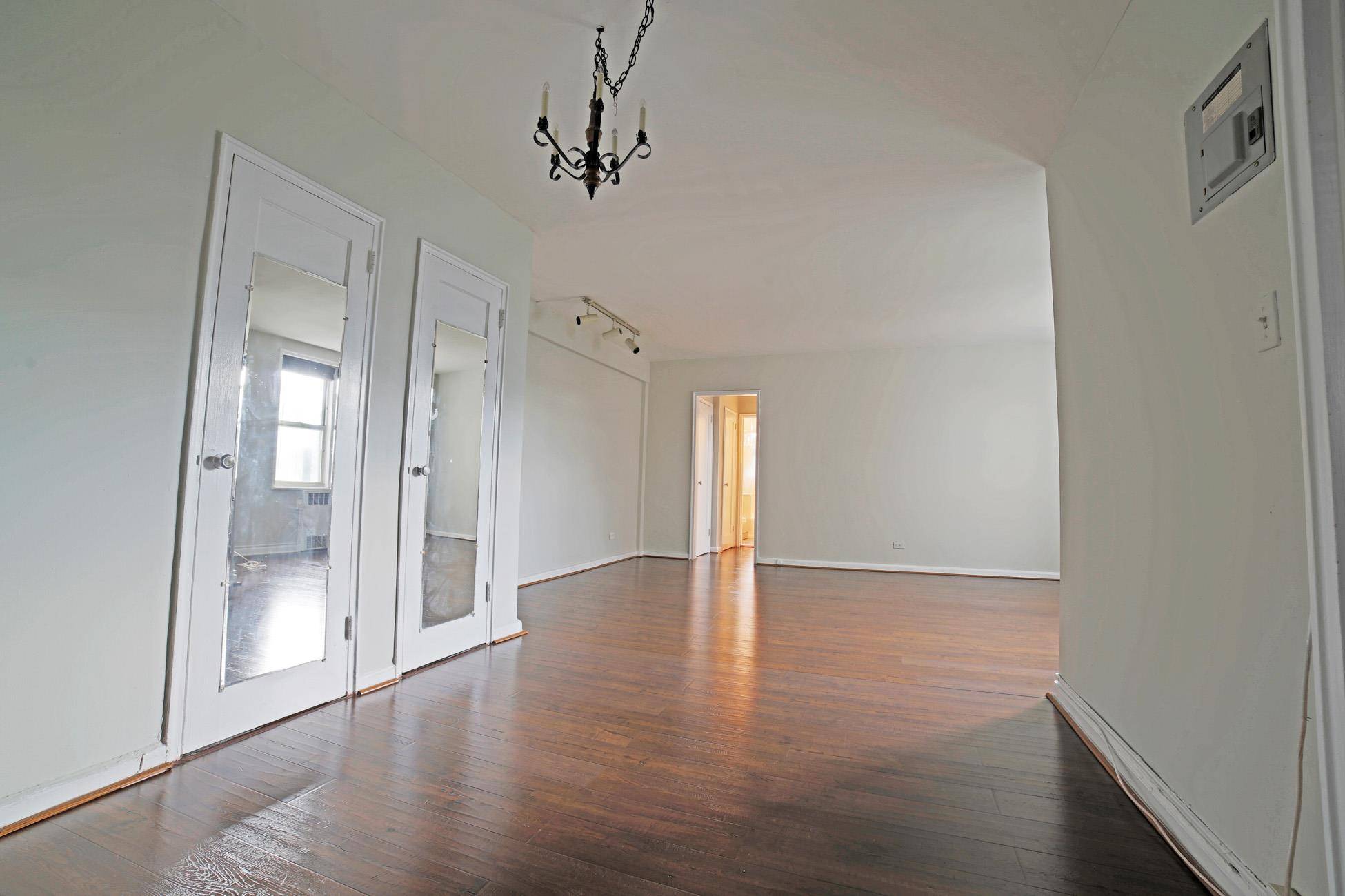 Bronx, NY 10471,5621 Netherland AVE #5C