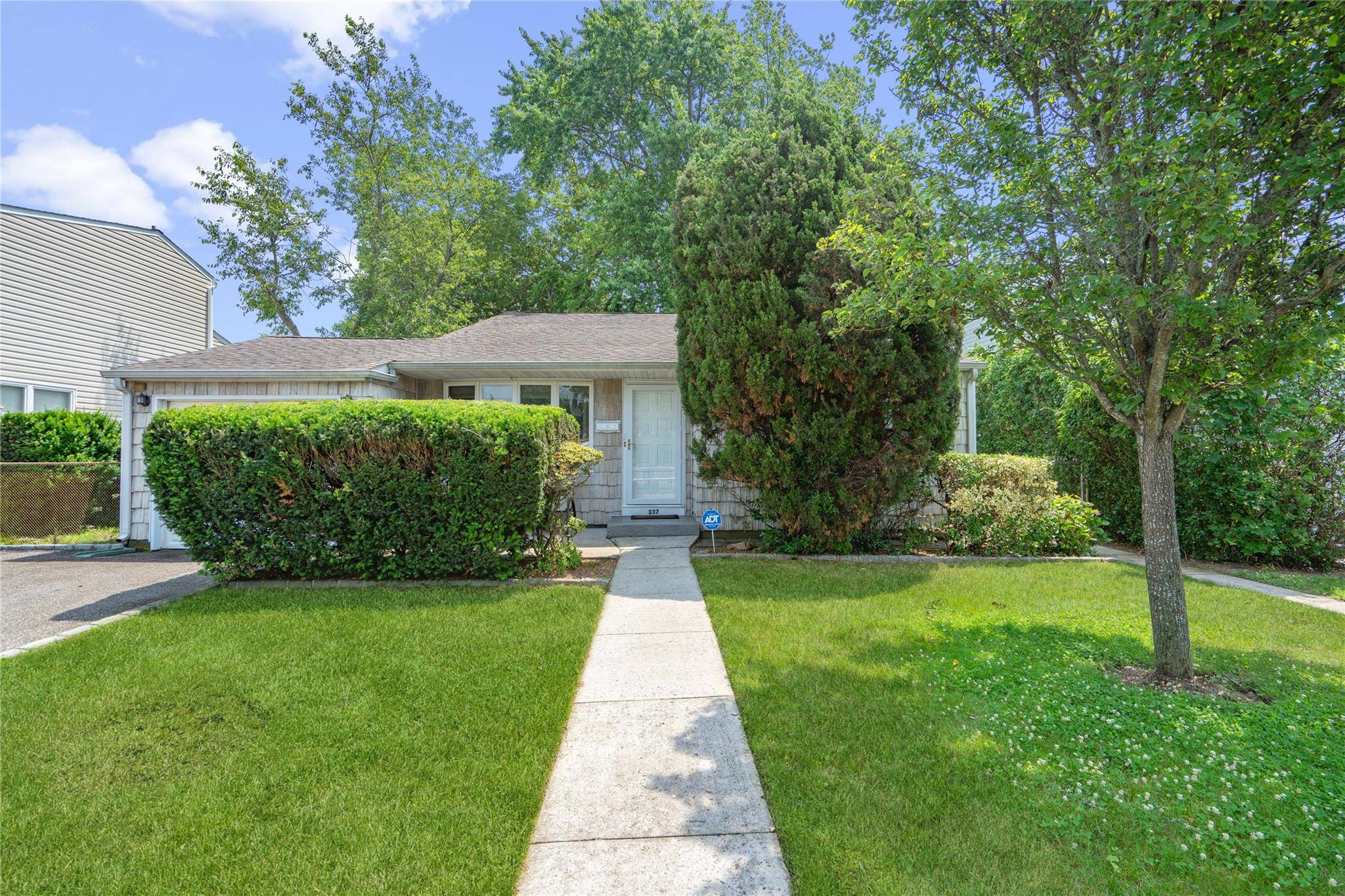 Massapequa Park, NY 11762,337 Atlantic AVE