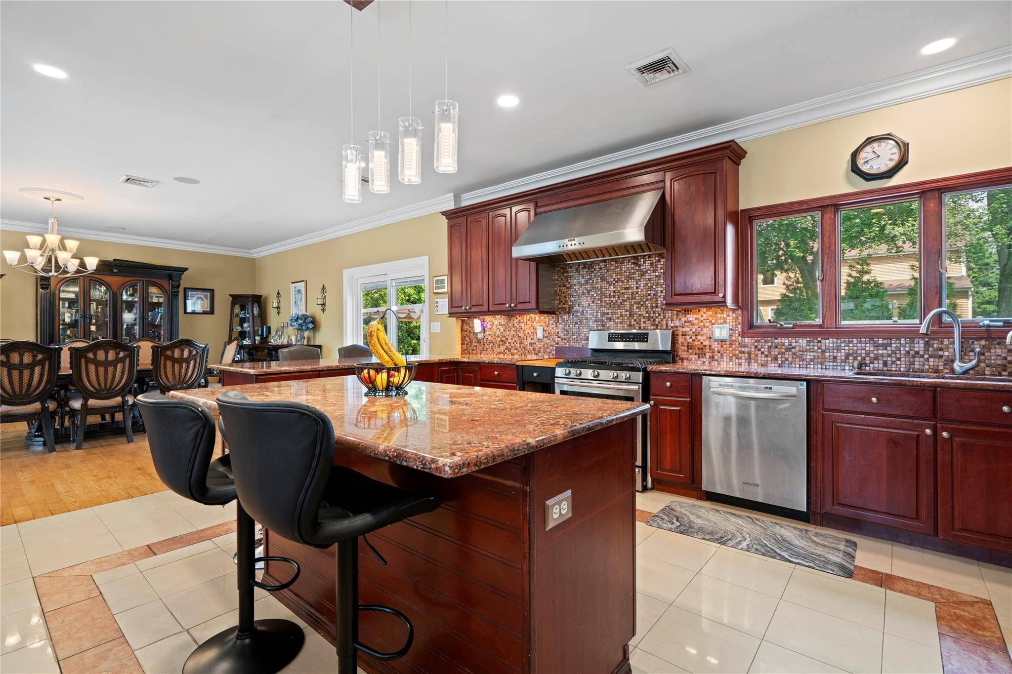 Plainview, NY 11803,15 Cedar DR