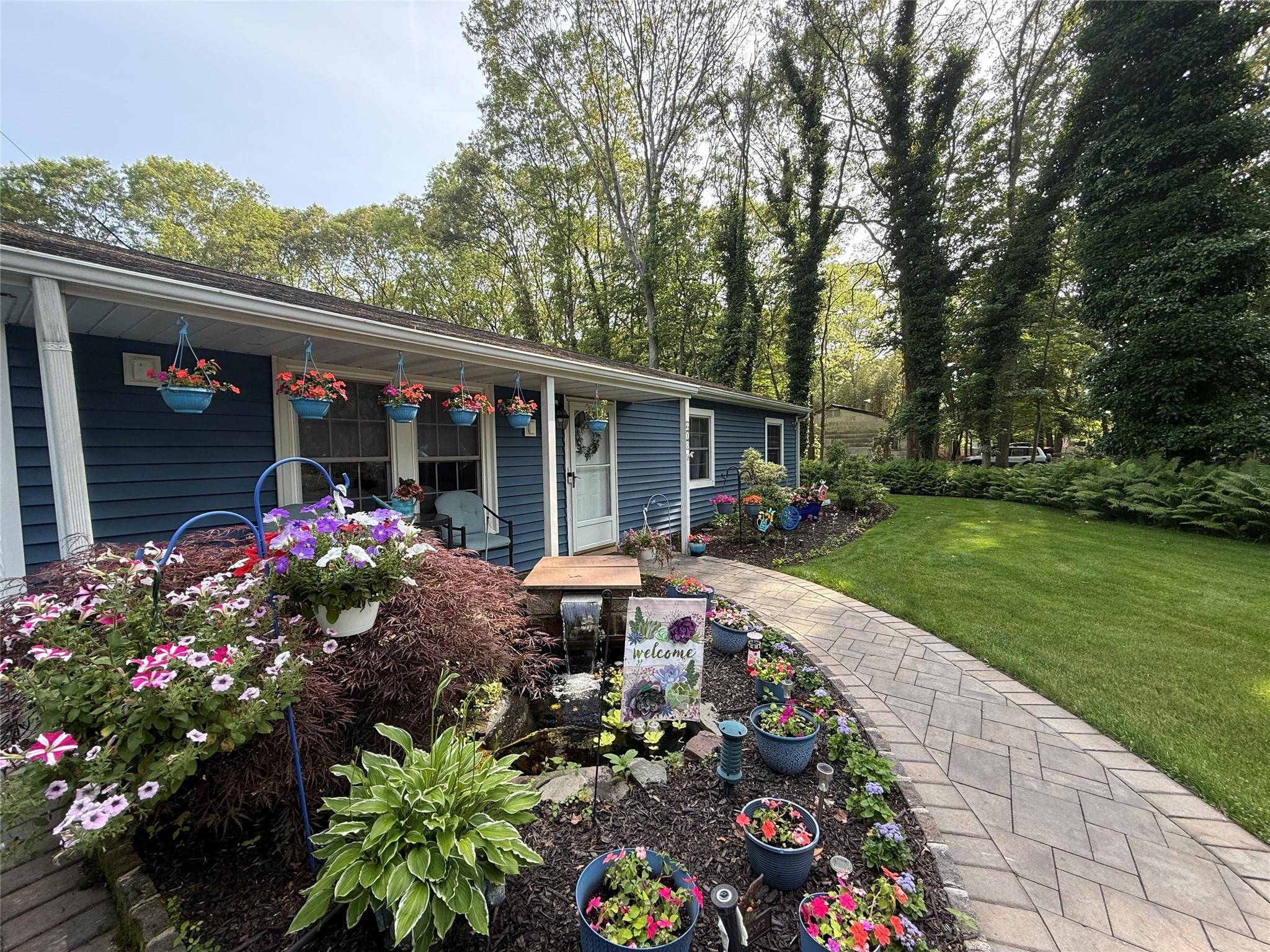 Medford, NY 11763,208 Country RD