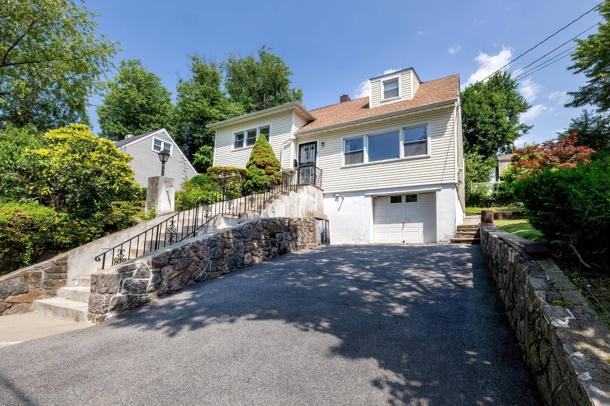 West Harrison, NY 10604,18 Gainsborg AVE