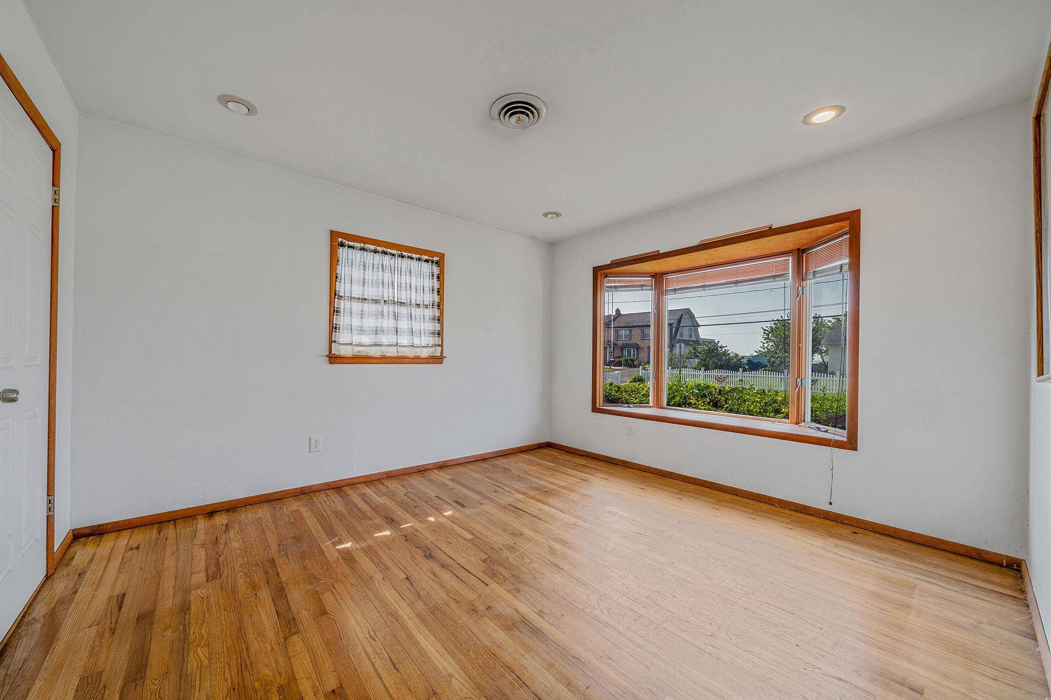 Patchogue, NY 11772,35 Sunset LN