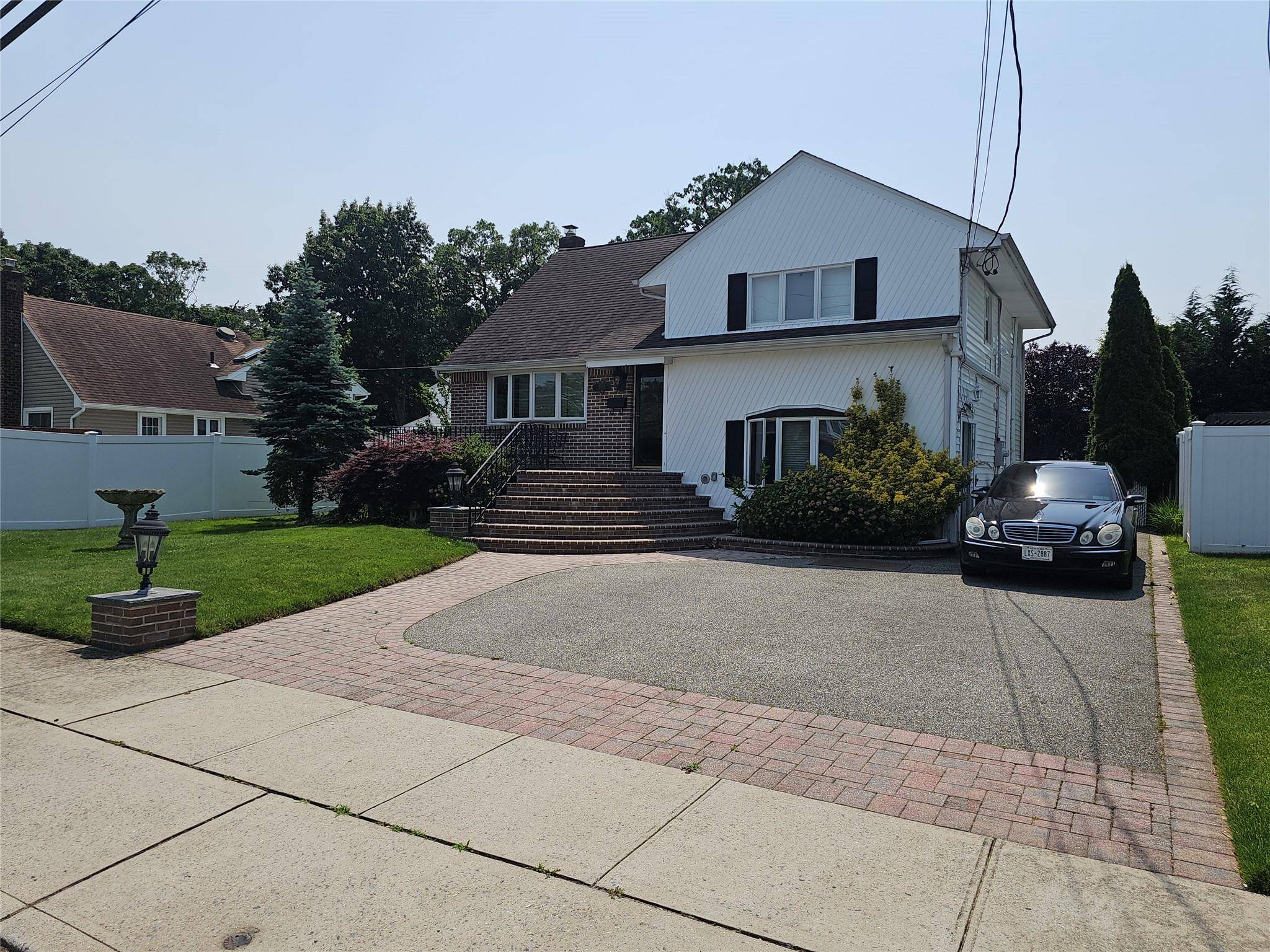 North Bellmore, NY 11710,1078 Barbara CT