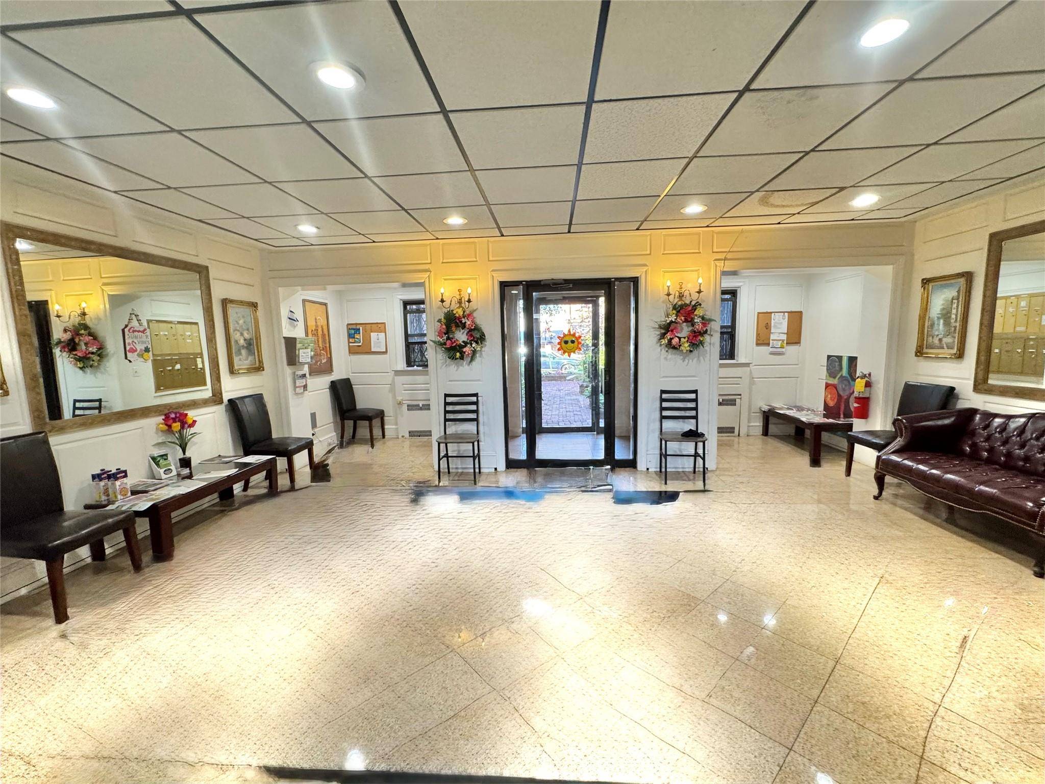 Great Neck, NY 11021,7 Bond ST #3ER