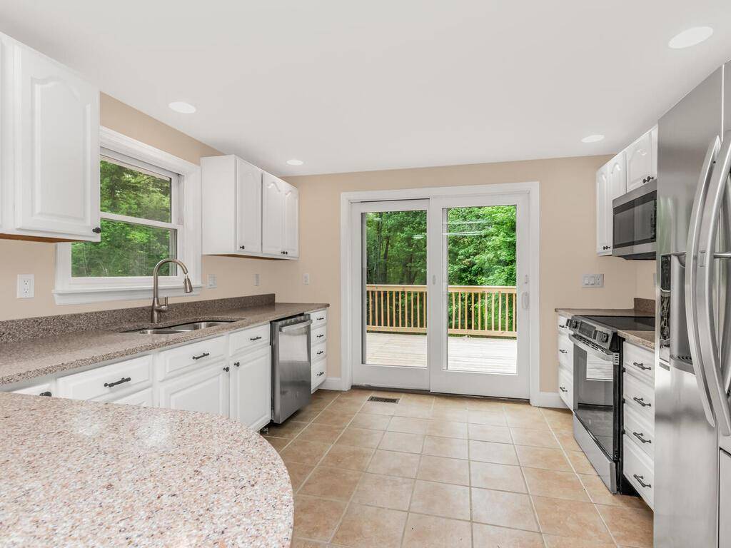 Hyde Park, NY 12601,3 Idlewild DR