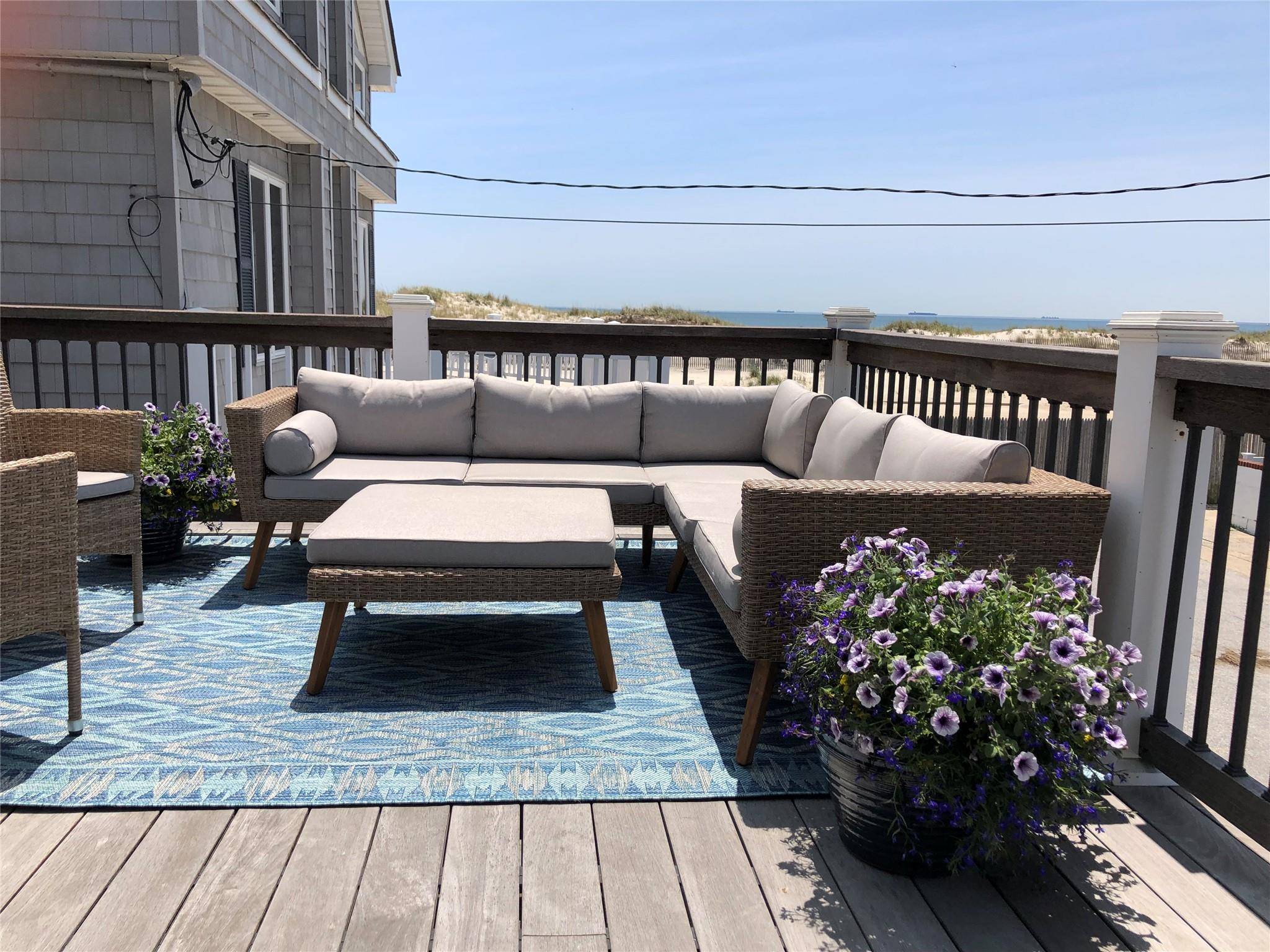 East Atlantic Beach, NY 11561,24 Buffalo AVE #Upper