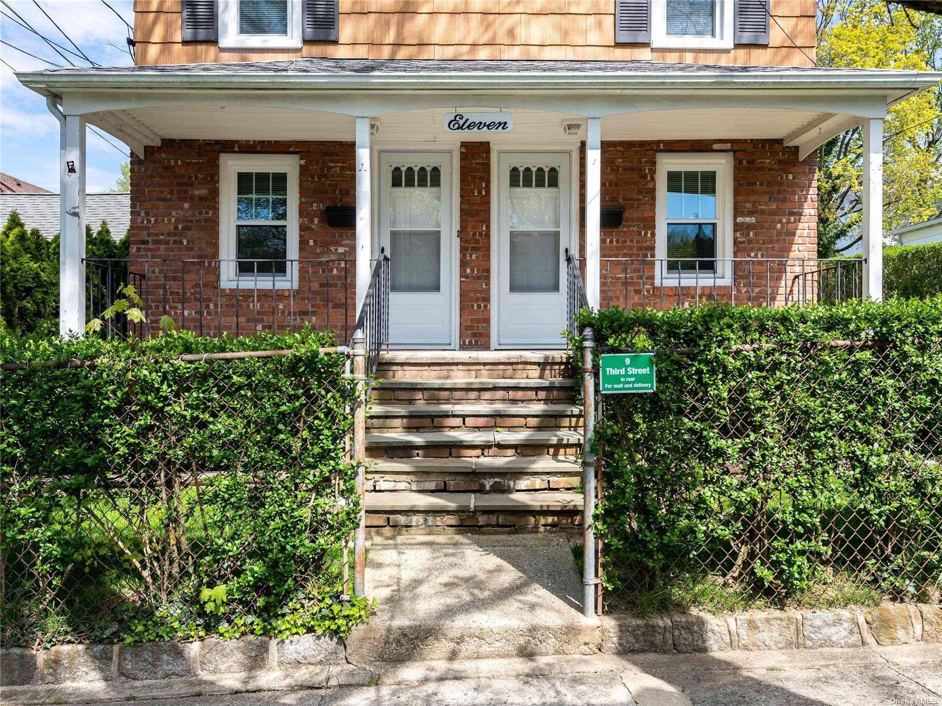 Manhasset, NY 11030,11 3 Rd ST #B