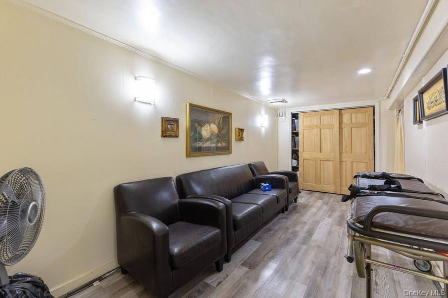 Ridgewood, NY 11385,5836 Catalpa AVE