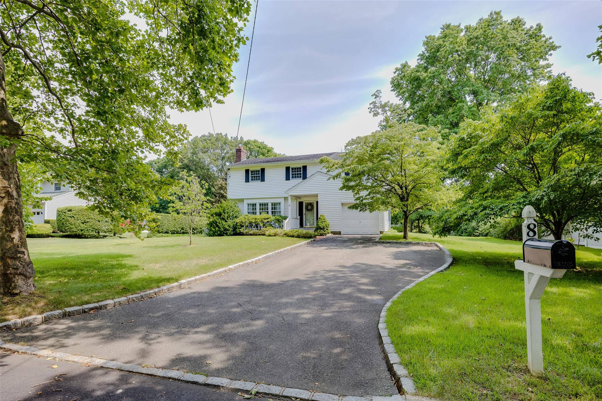 Greenlawn, NY 11740,8 Bowdon RD