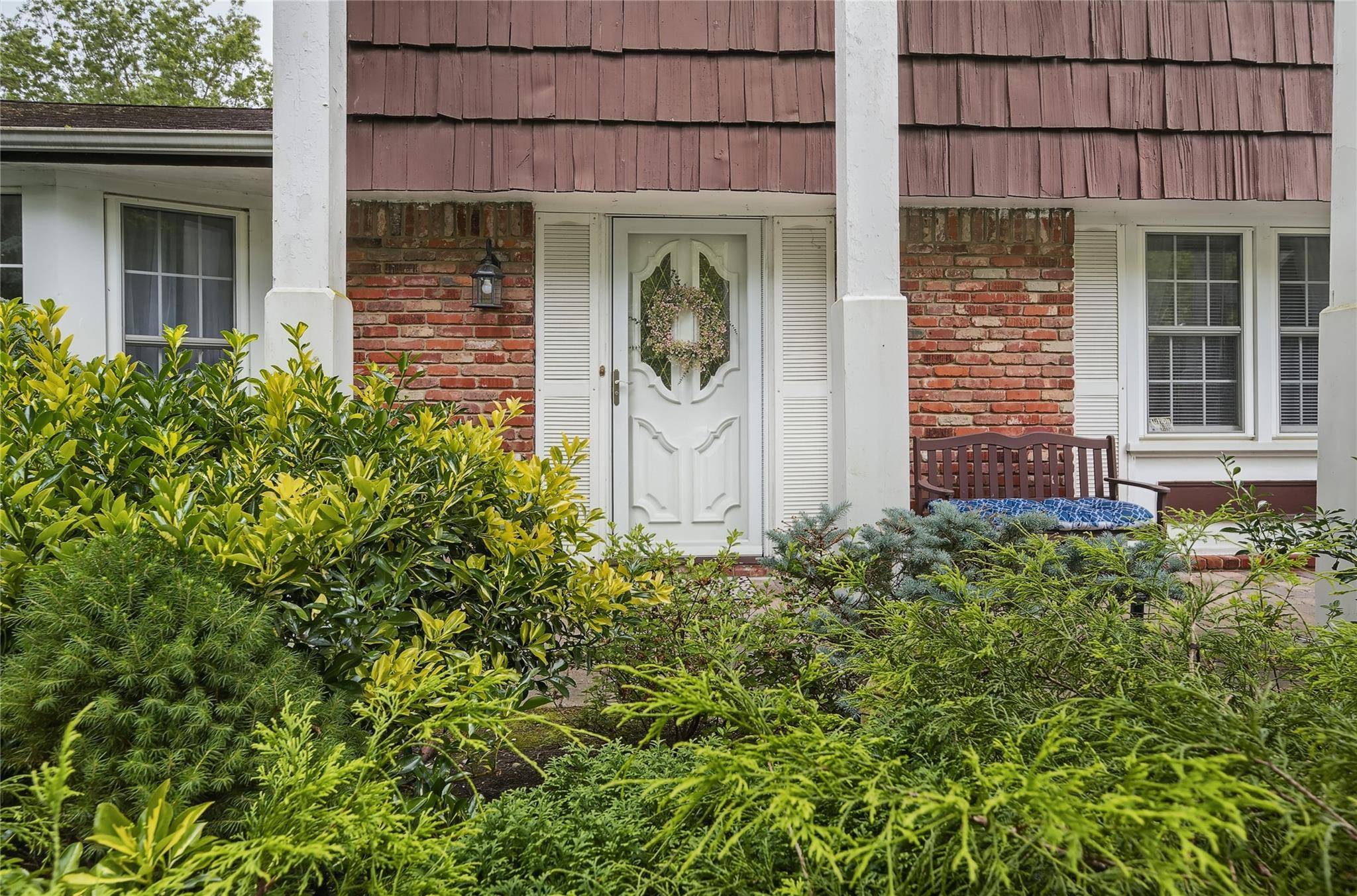 East Northport, NY 11731,283 Town Line RD