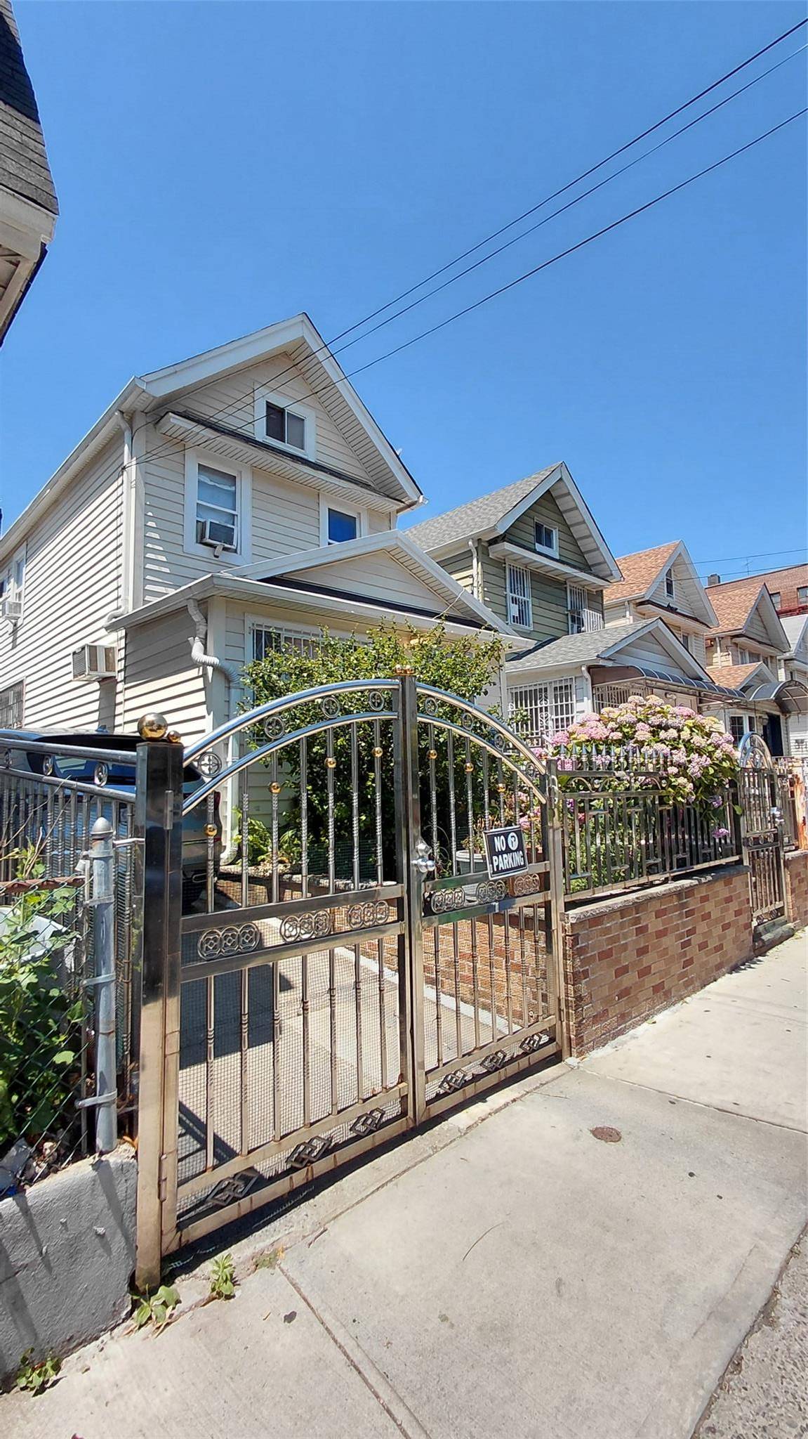 Jamaica, NY 11432,89-16 178th ST