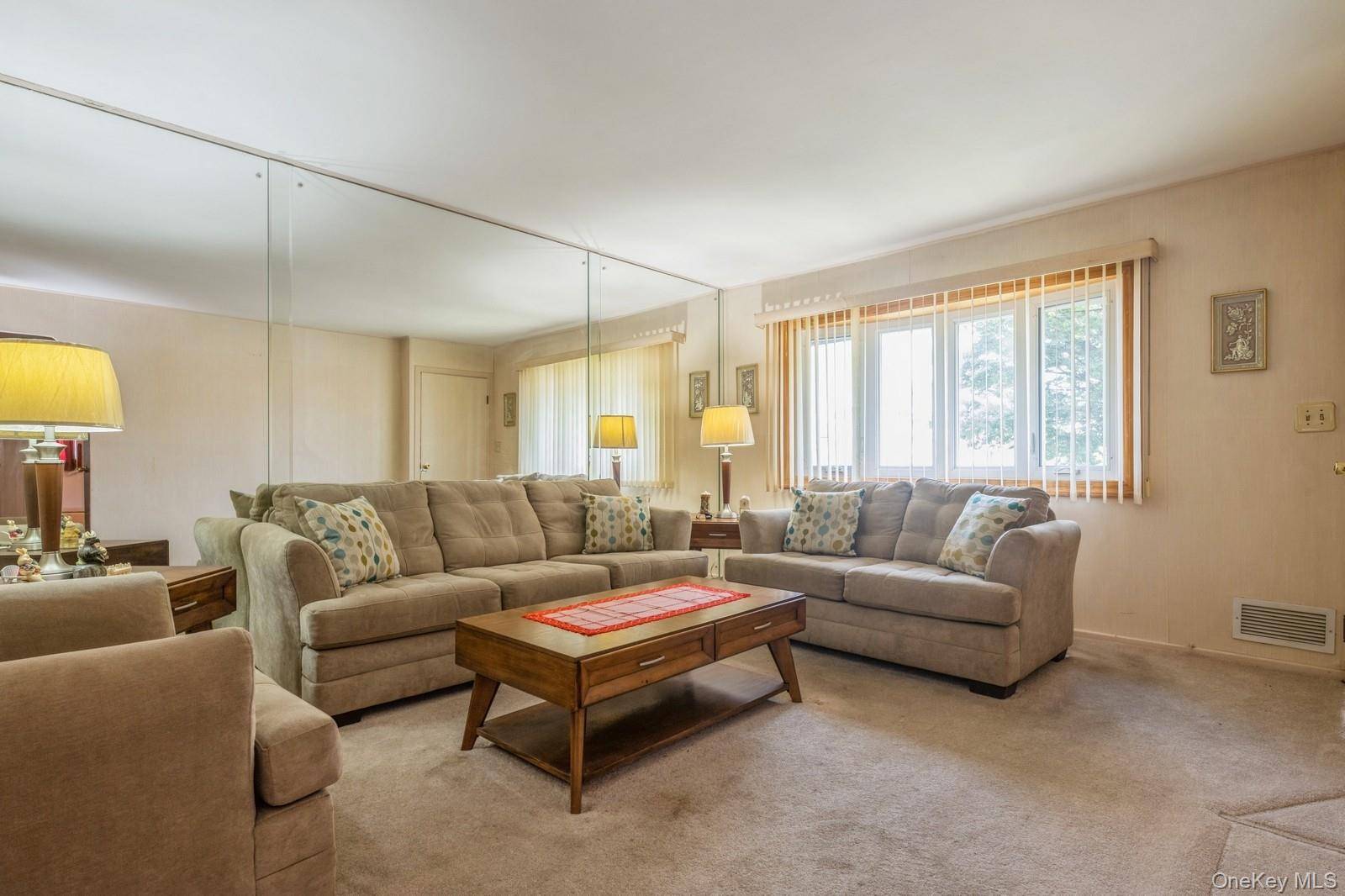 Valley Stream, NY 11580,66 Gates AVE