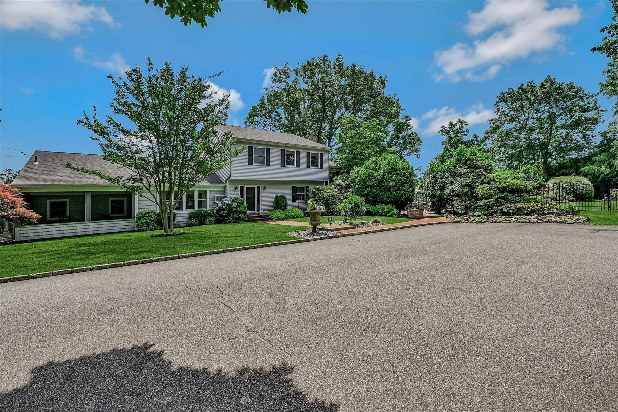 Northport, NY 11768,15 Heather DR