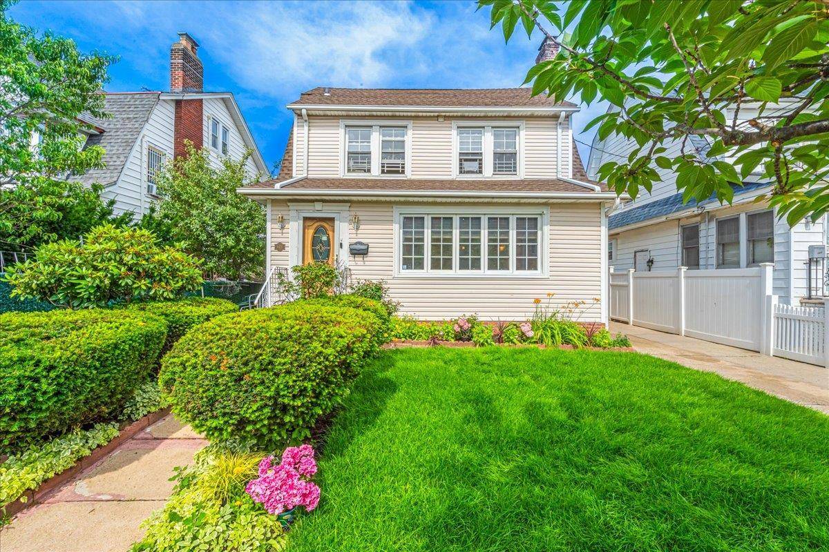 Jamaica Hills, NY 11432,8421 169th ST