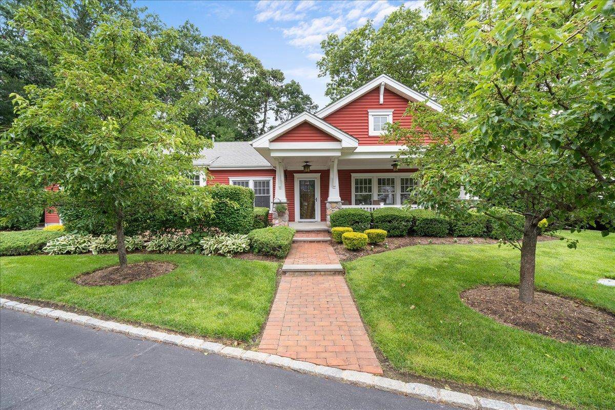 Bohemia, NY 11716,10 Cottage DR