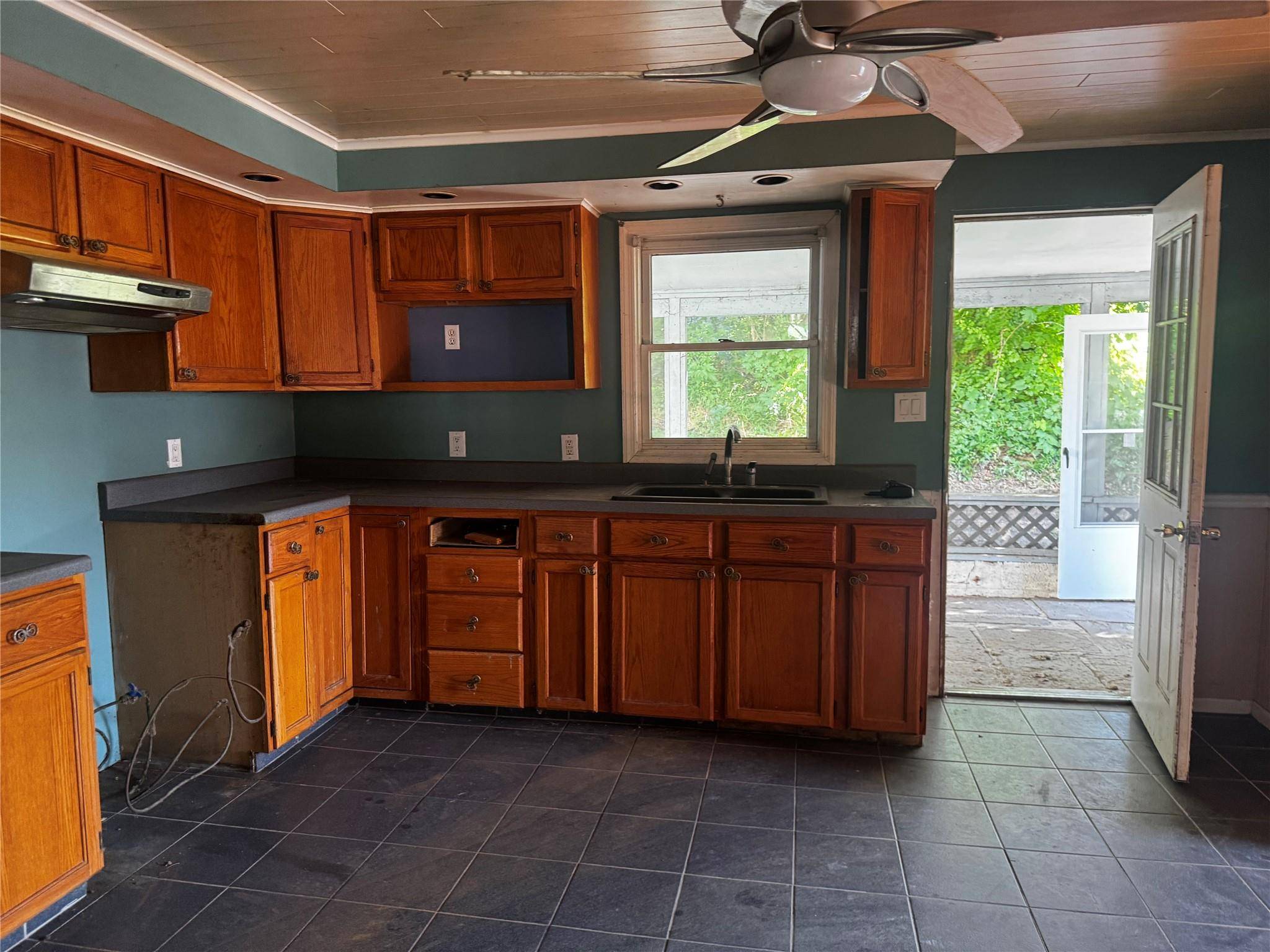 Saugerties, NY 12477,99 W Bridge ST