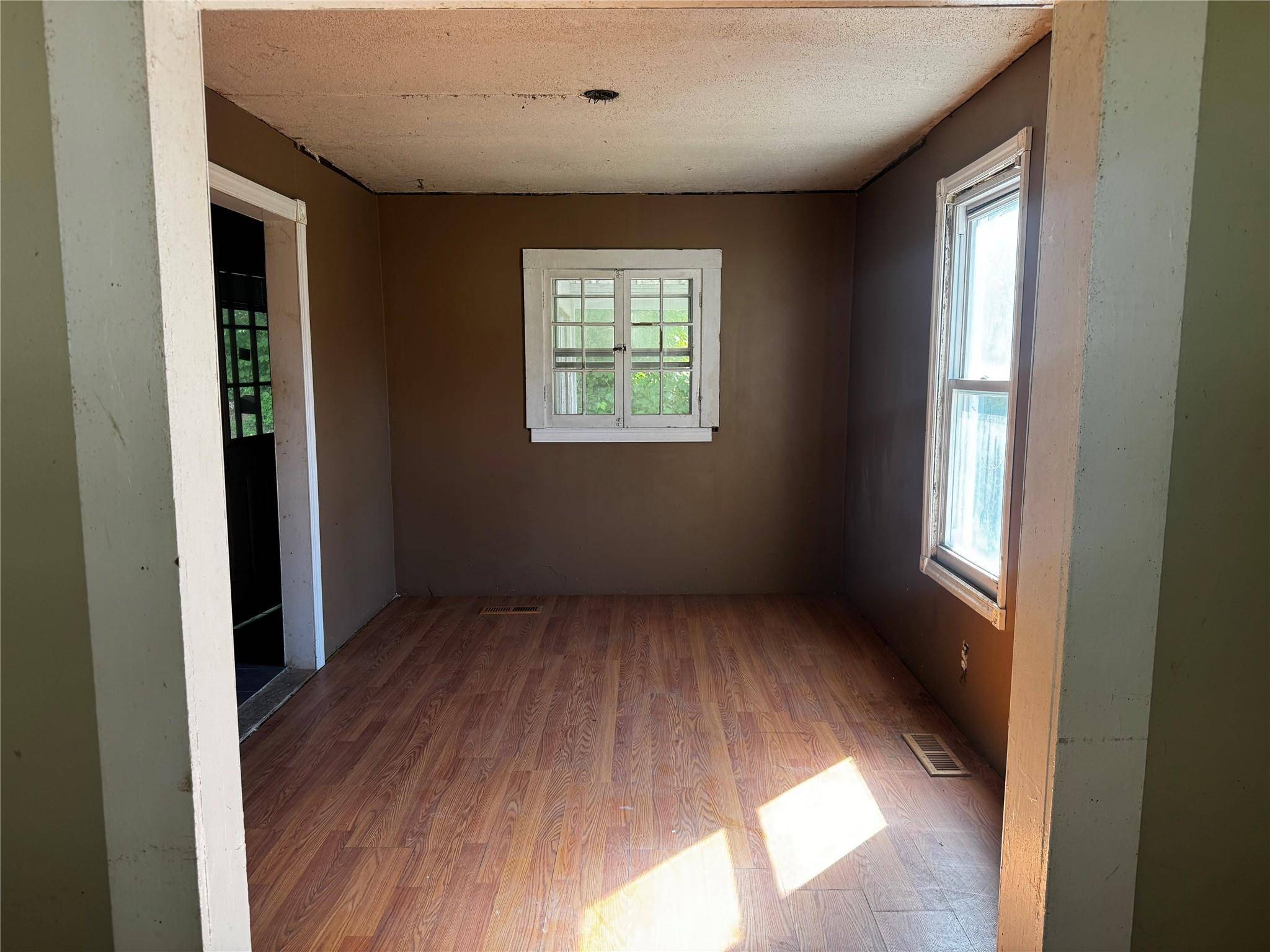 Saugerties, NY 12477,99 W Bridge ST