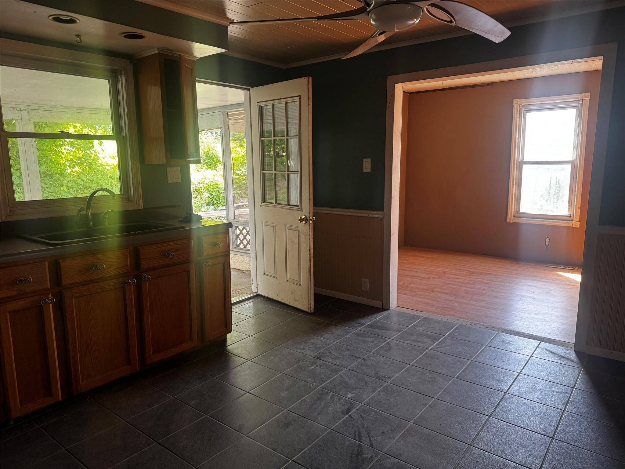 Saugerties, NY 12477,99 W Bridge ST