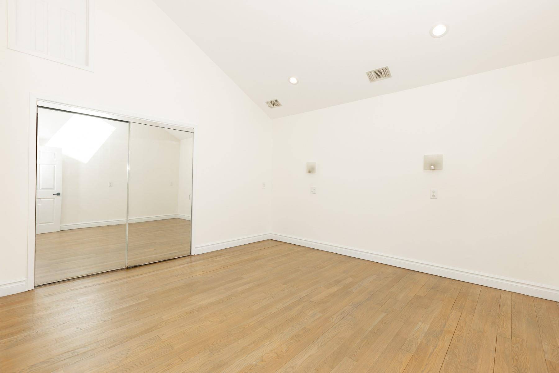 Massapequa, NY 11758,56 Riverdale AVE