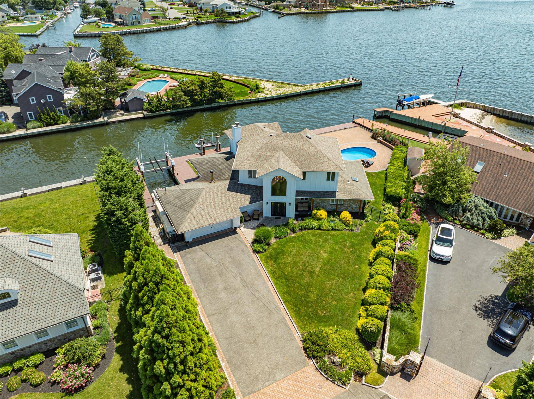 West Islip, NY 11795,79 Tahlulah LN