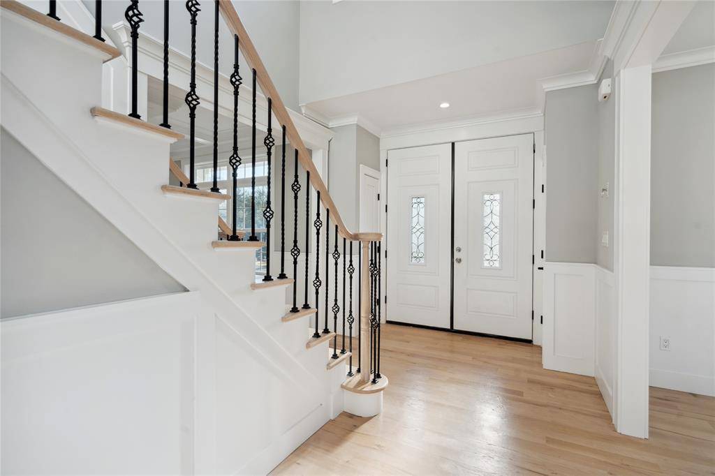 Old Bethpage, NY 11804,15 Cedar DR