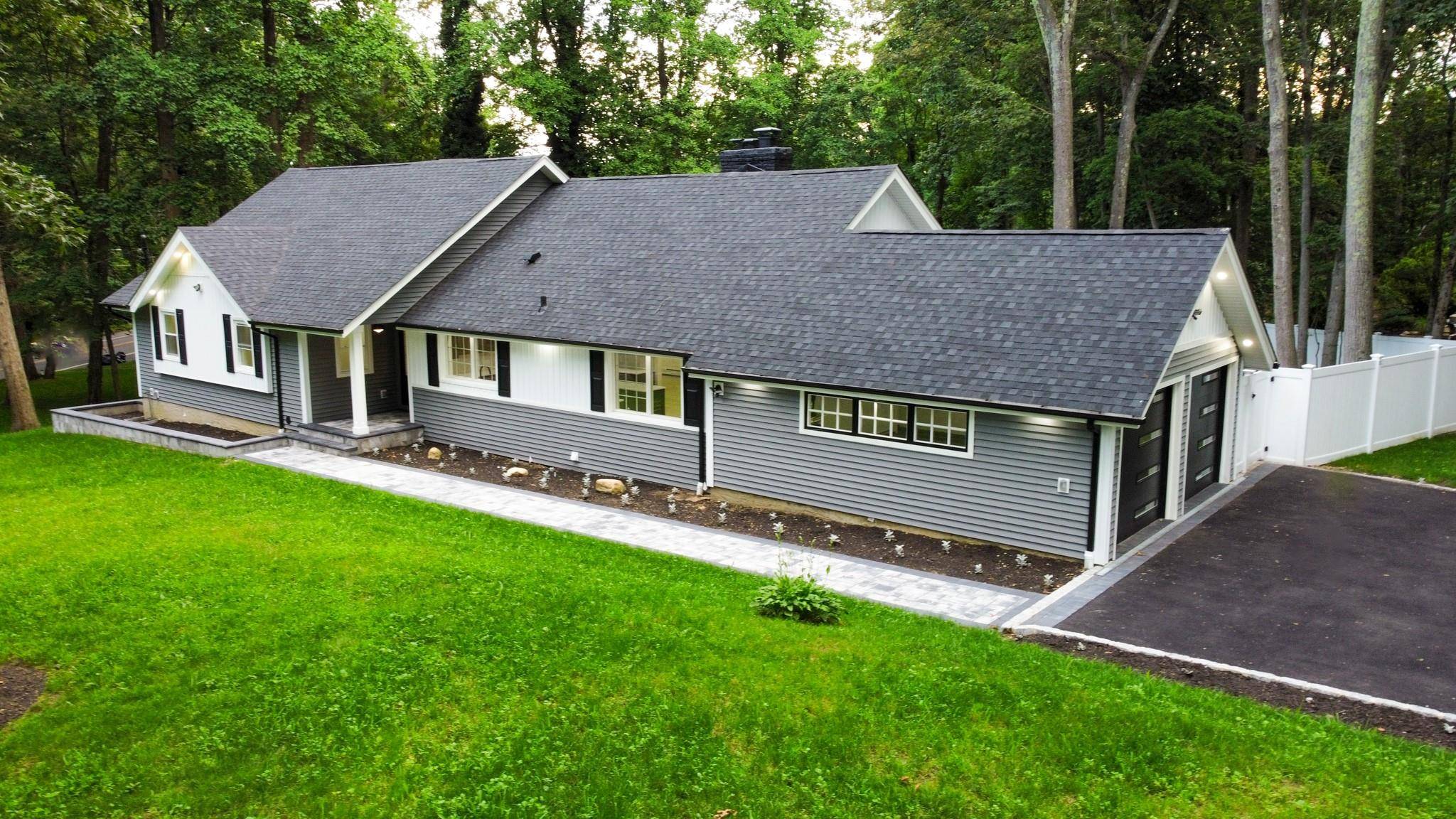Dix Hills, NY 11746,511 Magnolia LN
