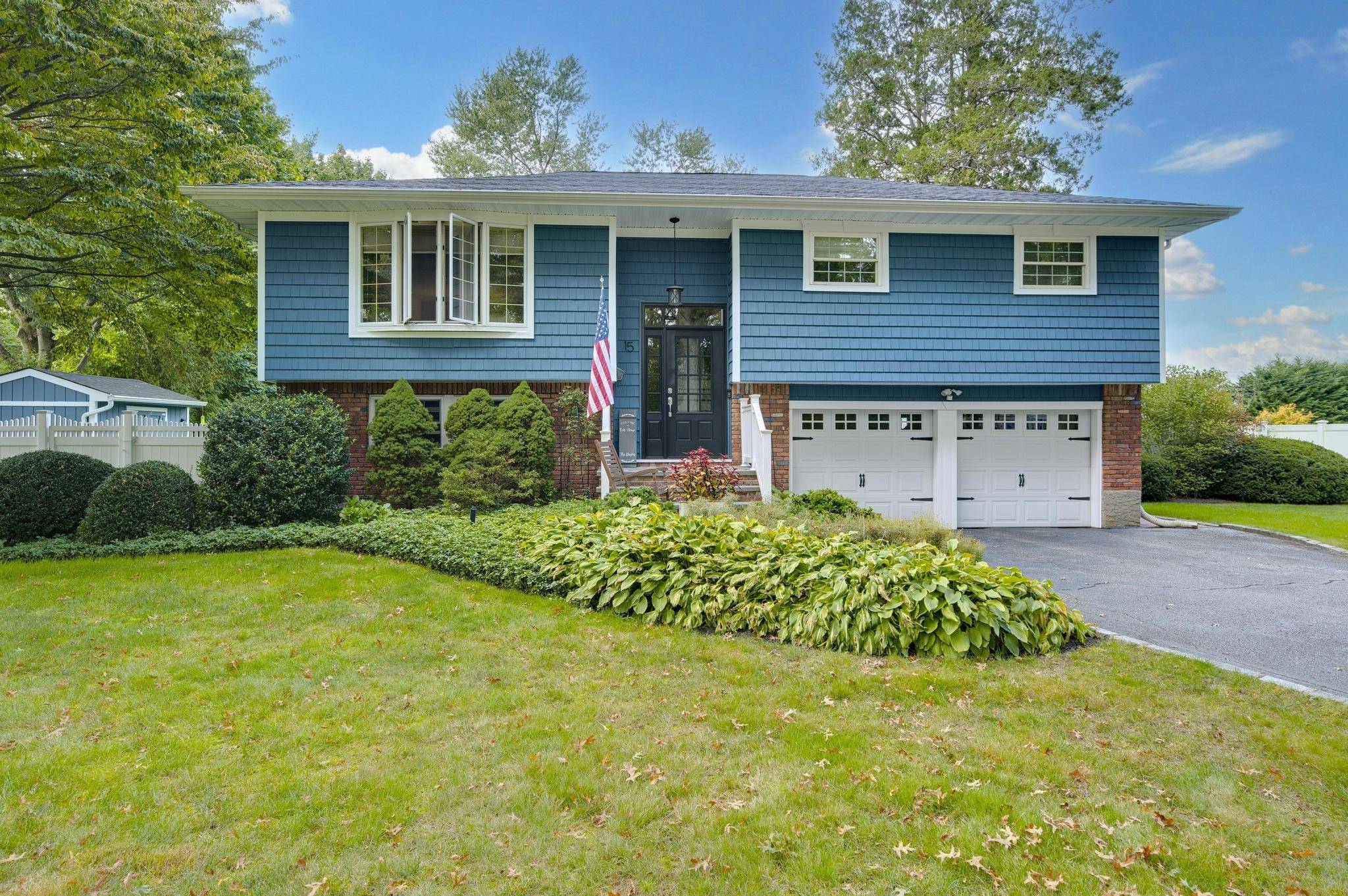 East Northport, NY 11731,15 Eastover DR
