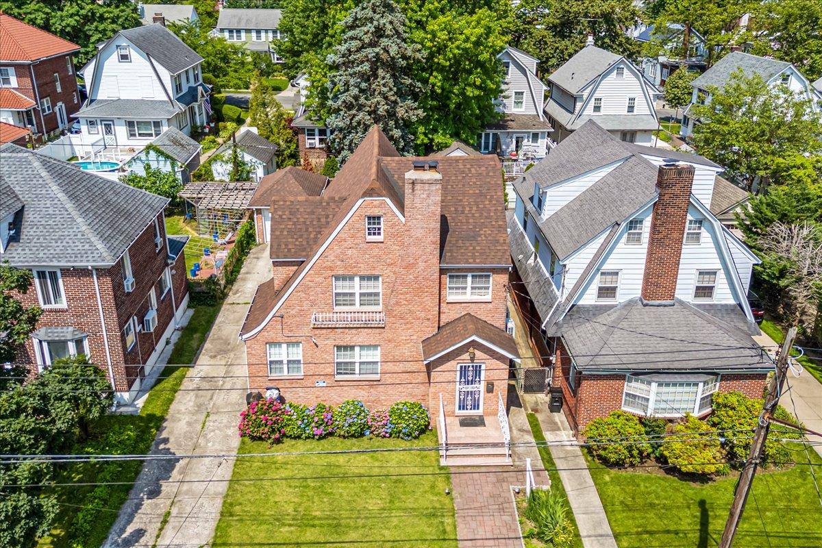Flushing, NY 11358,29-34 161st ST