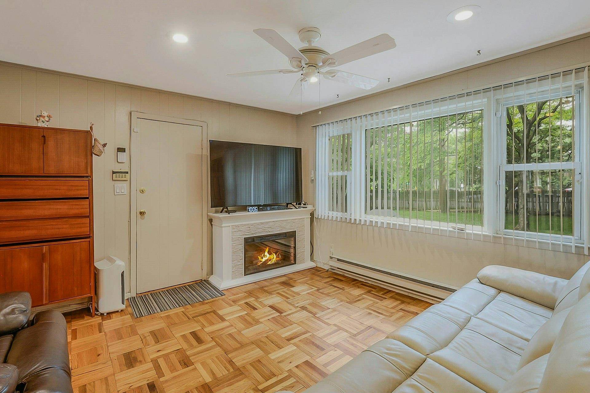Great Neck, NY 11020,4 Wilwade RD