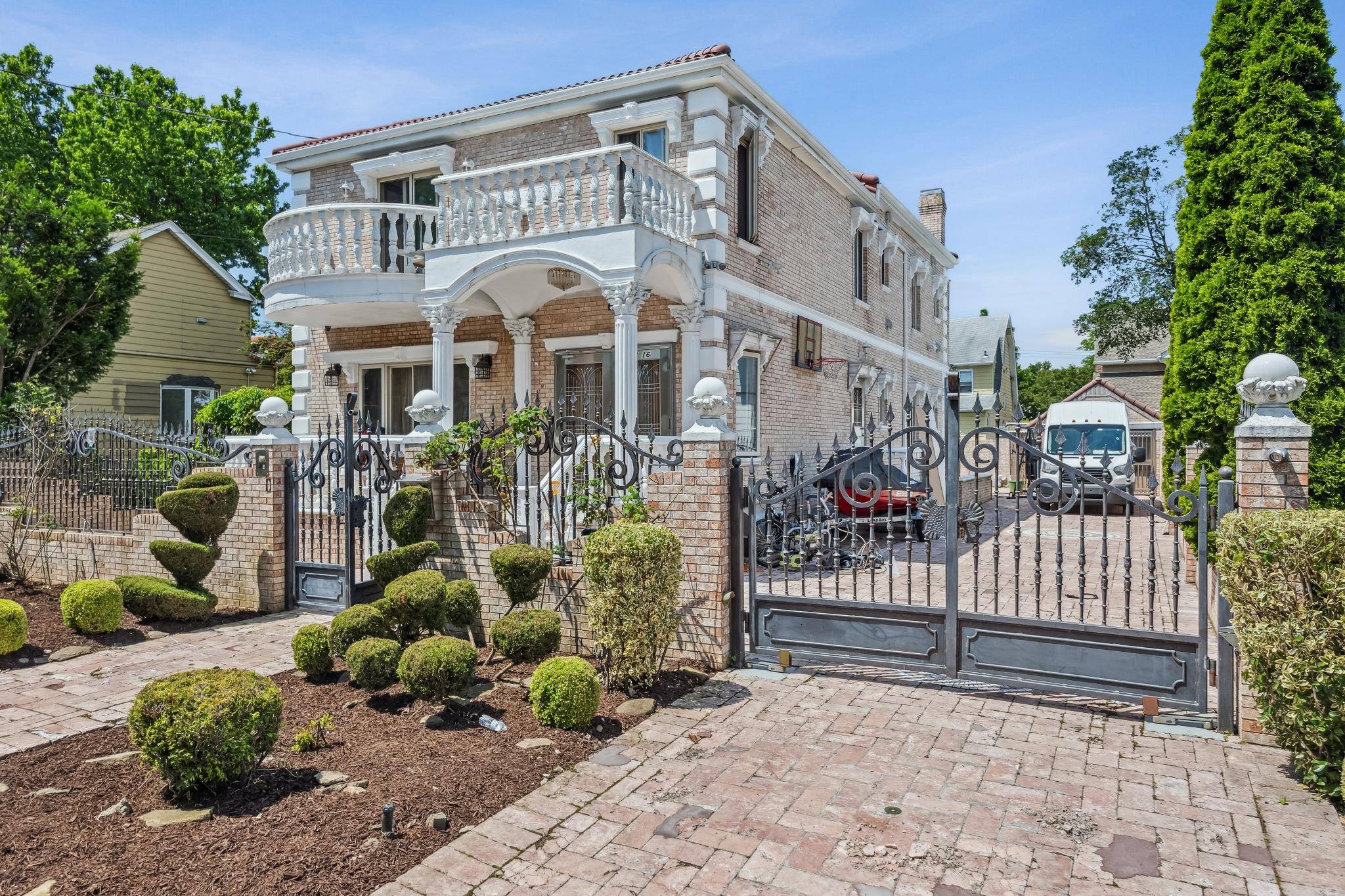 Bayside, NY 11361,38-16 220th ST