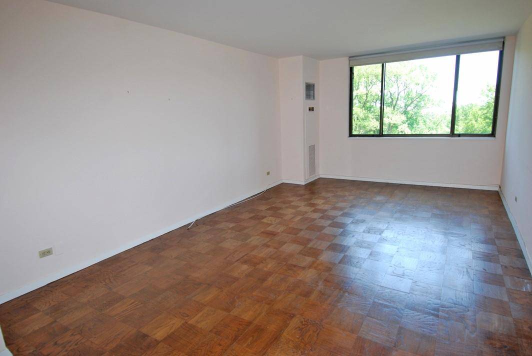 Floral Park, NY 11005,27110 Grand Central Pkwy #3C