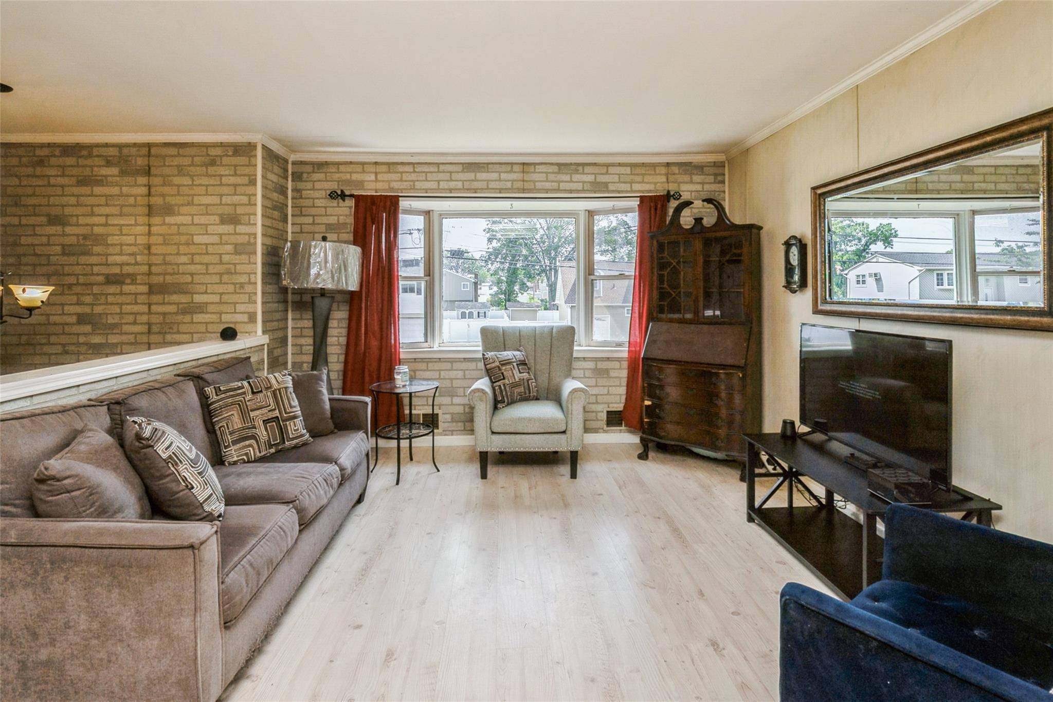 Lindenhurst, NY 11757,804 N Alleghany AVE