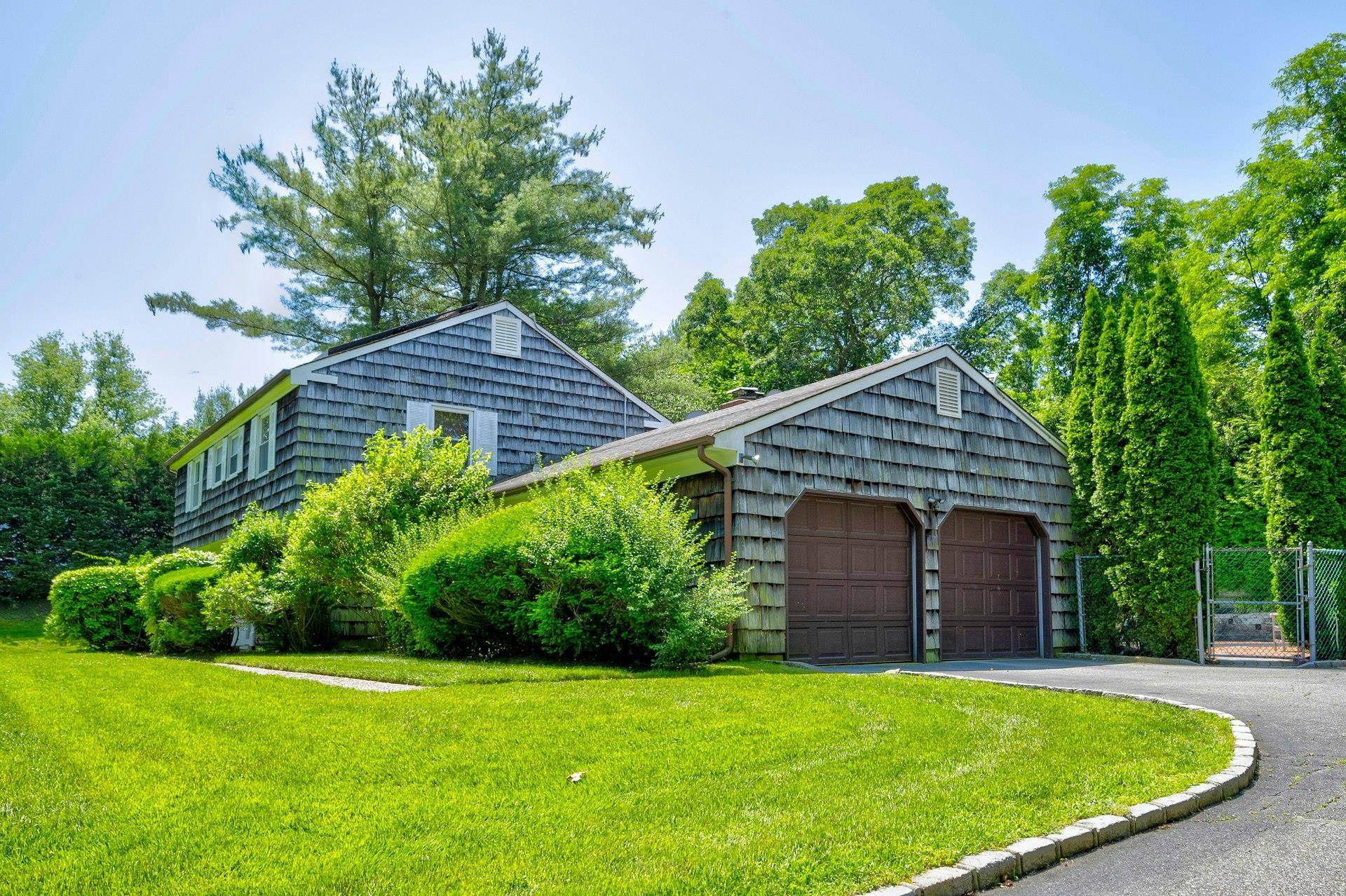 Dix Hills, NY 11746,19 Pettit DR