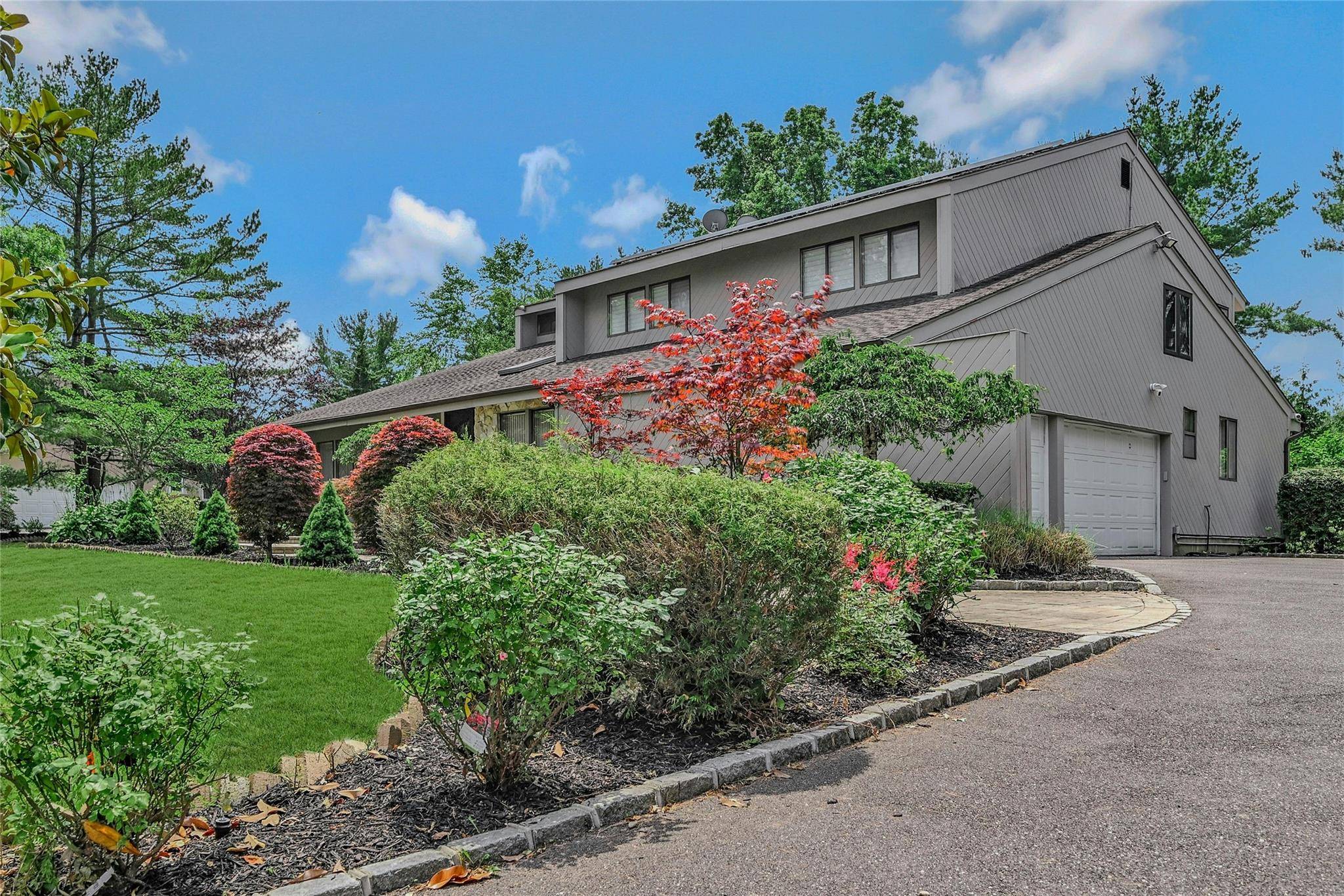 Syosset, NY 11791,160 Coachman PL