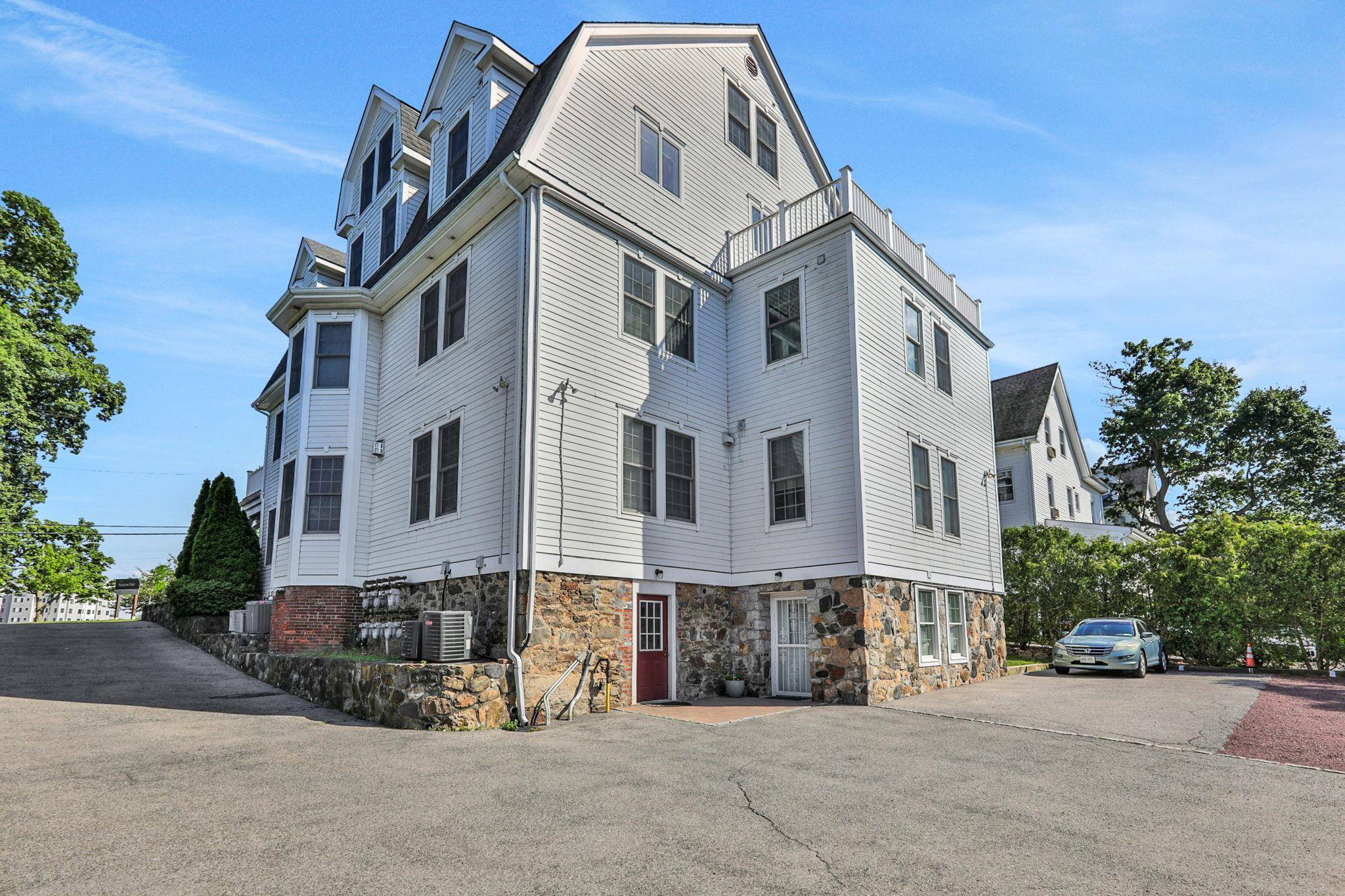 New Rochelle, NY 10805,2 Harbor Lane #301