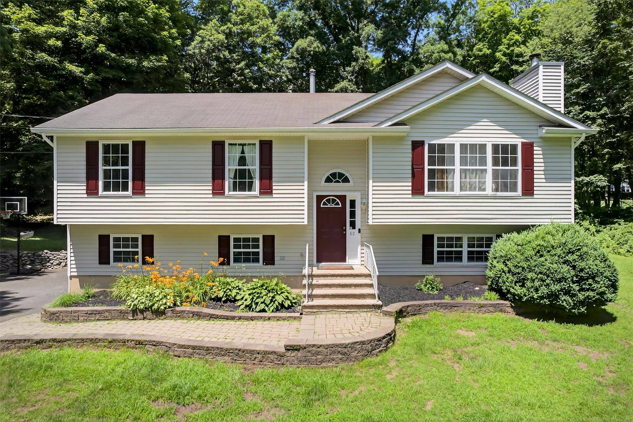 New Windsor, NY 12553,60 Palomino PL
