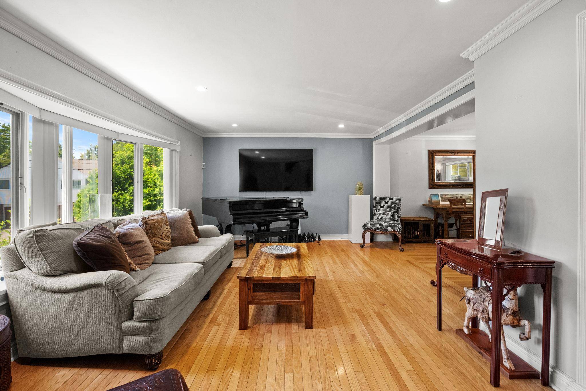 Scarsdale, NY 10583,63 Bonnie Meadow RD