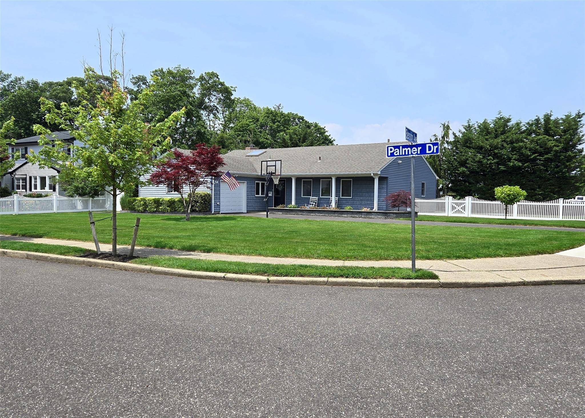 Sayville, NY 11782,68 Palmer DR