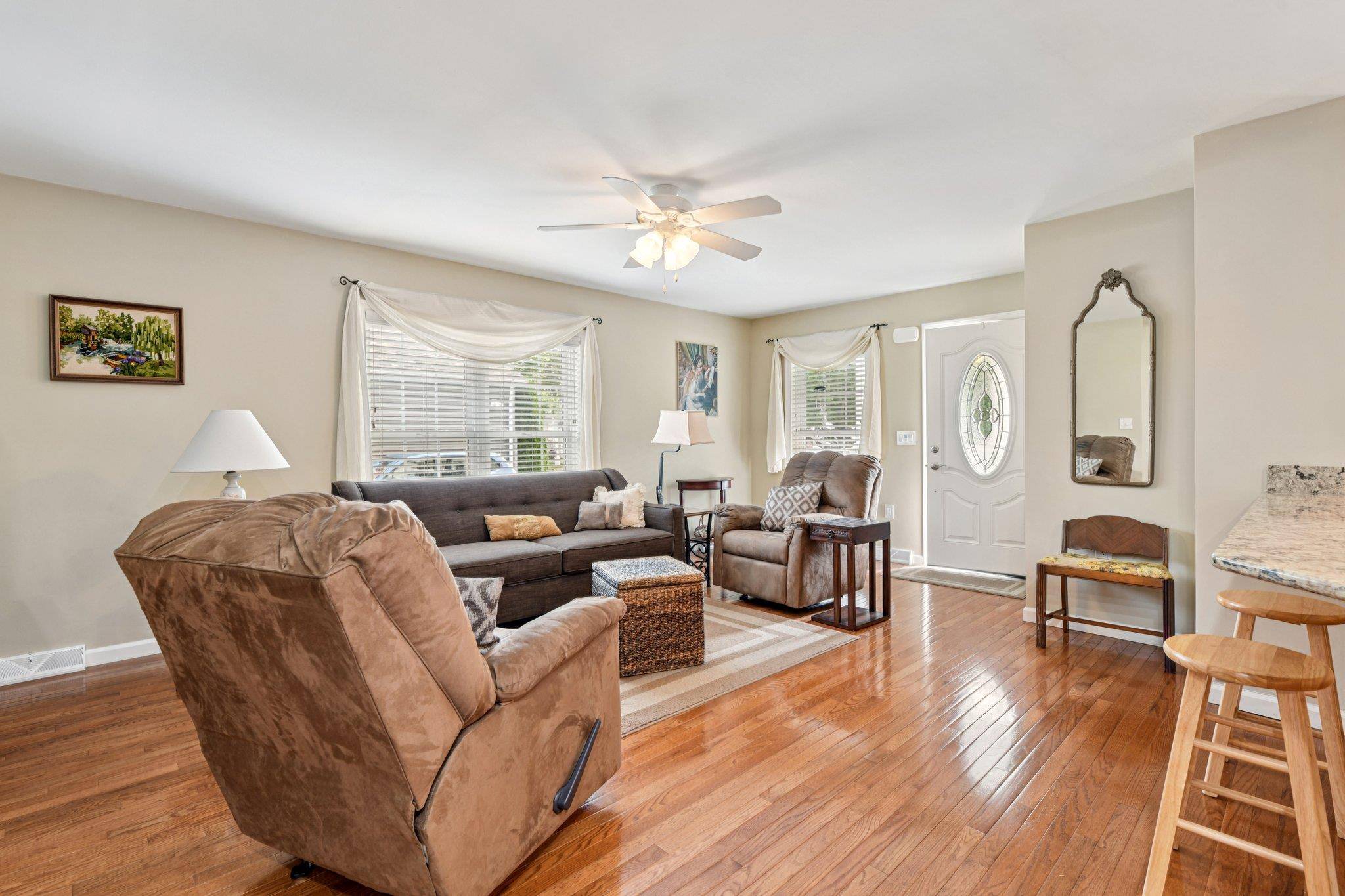 Riverhead, NY 11901,1661 Old Country RD #543